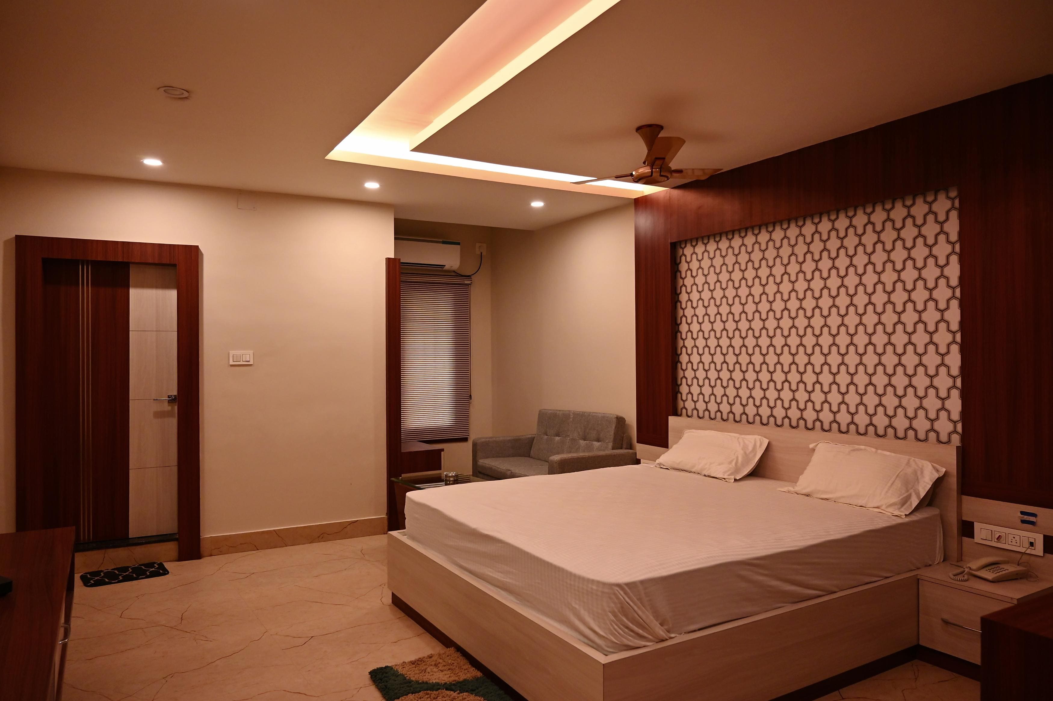 Hotel Narendra Plaza - Tap to explore photos