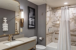 The Yorktowne Hotel, Tapestry Collection by Hilton, Berks