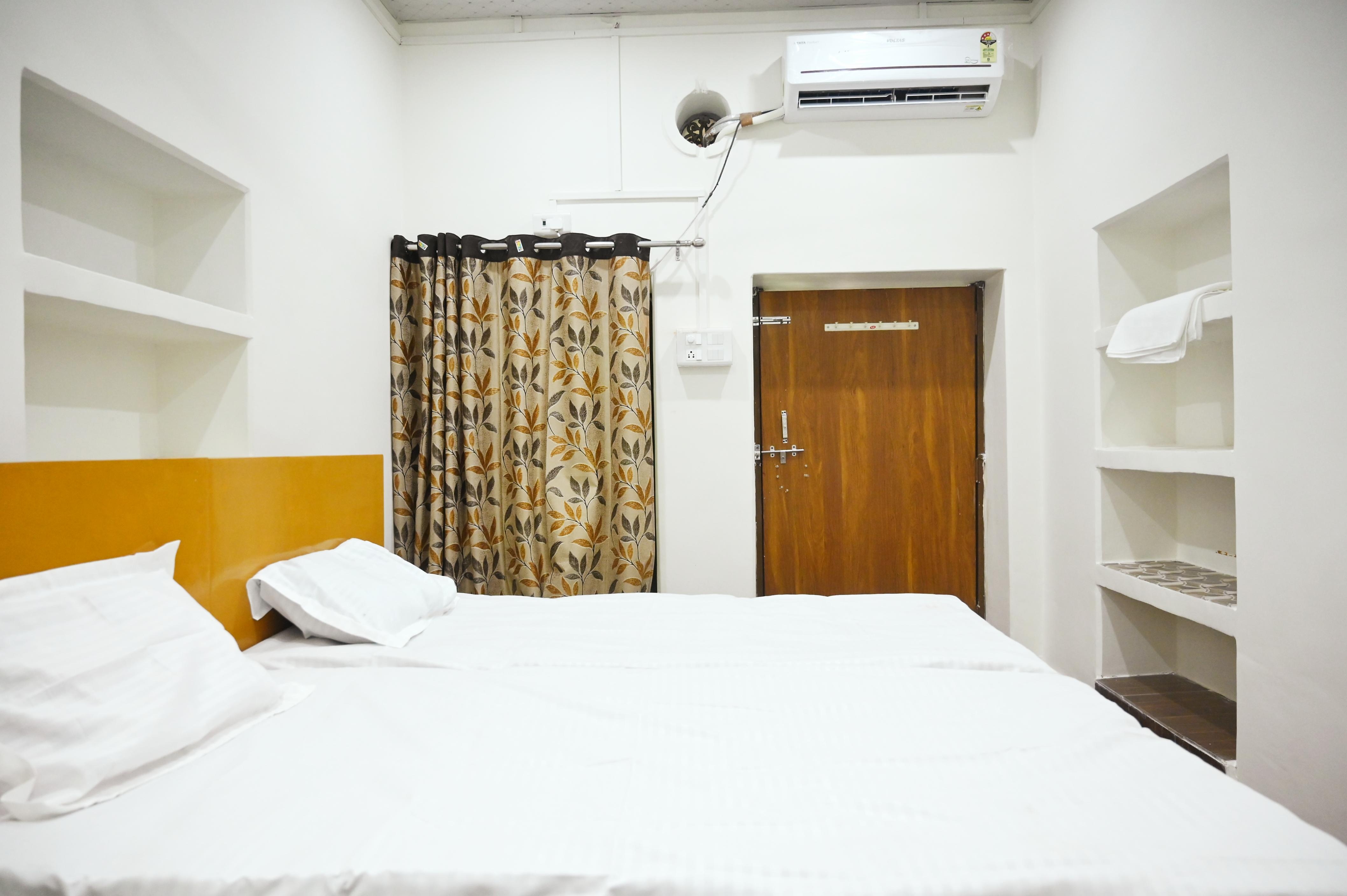The Hotel Ambassador Inn - Tap to explore photos