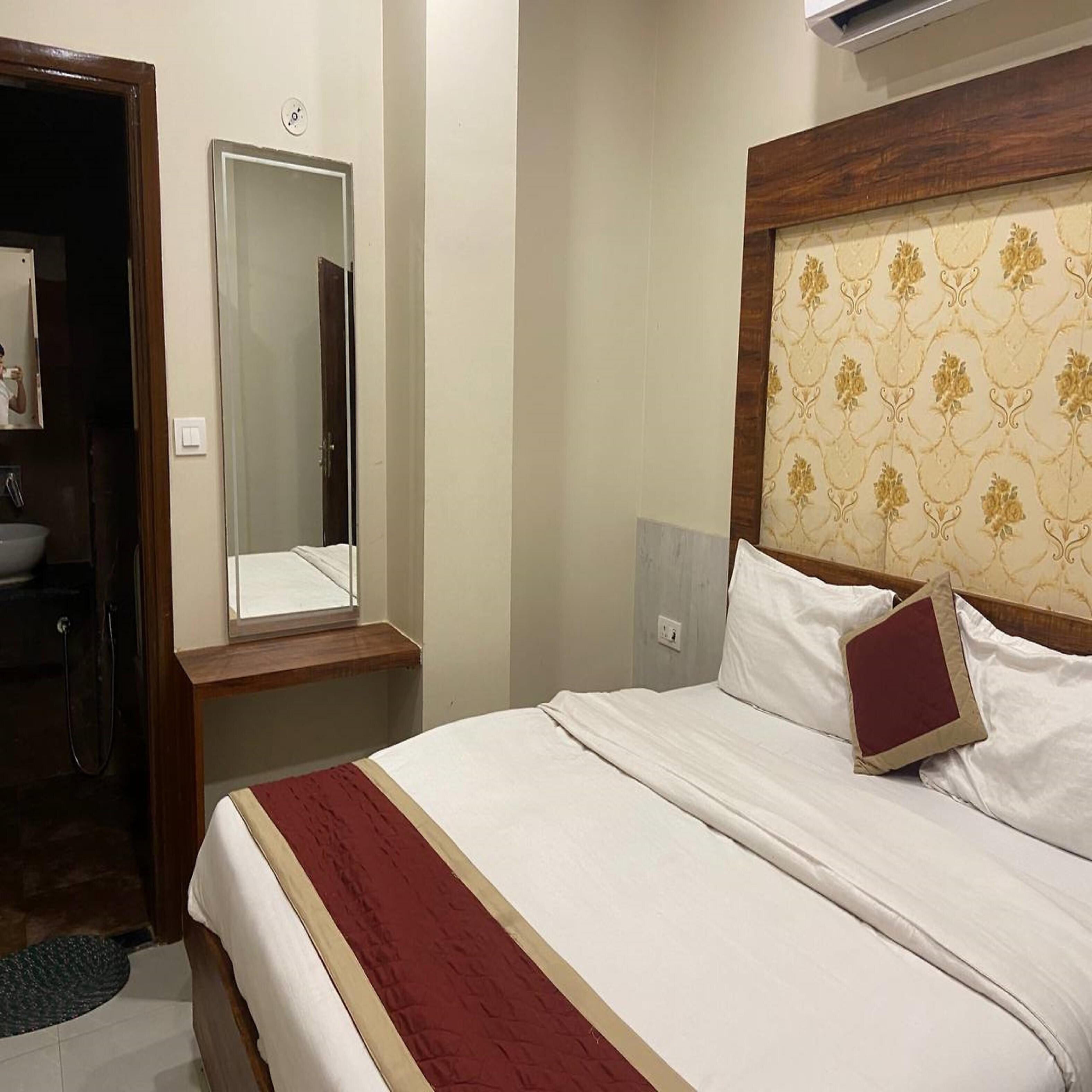 Nikunj Guesthouse - Tap to explore photos