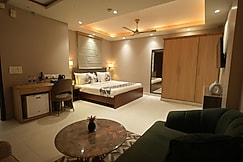 Hotel Jaiminis Landmark by Singh Sahib, Delhi