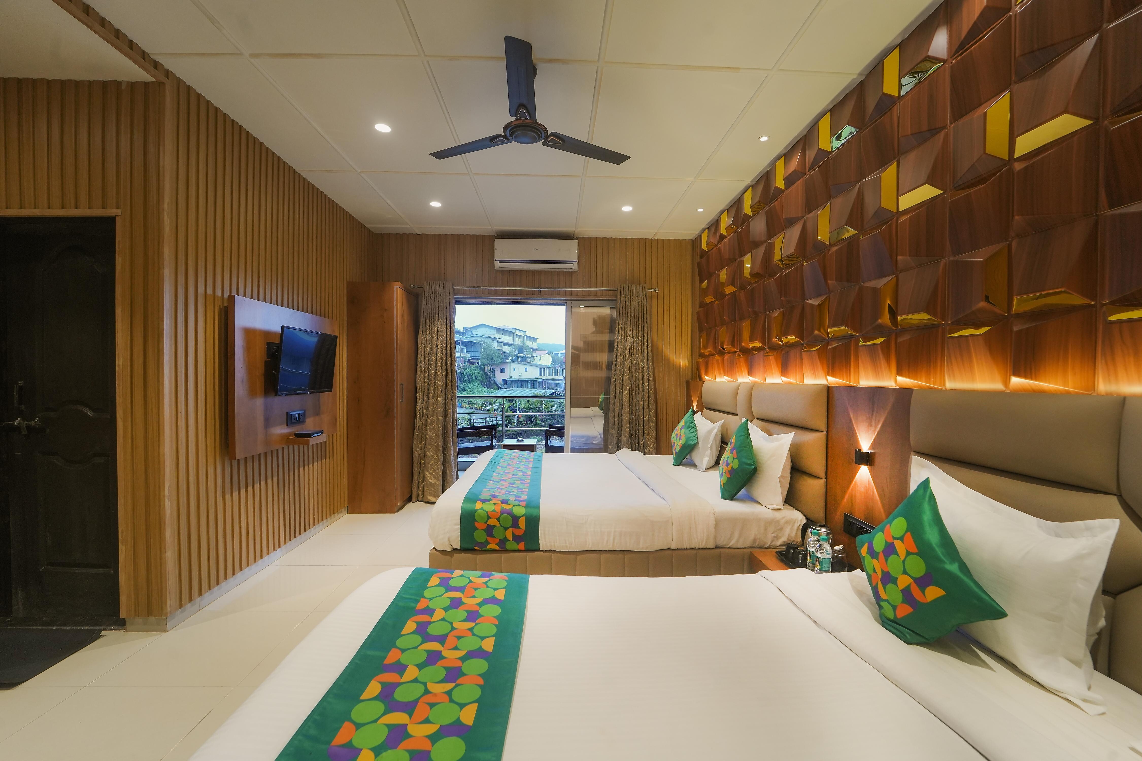 Deluxe Family Room with Balcony 1
