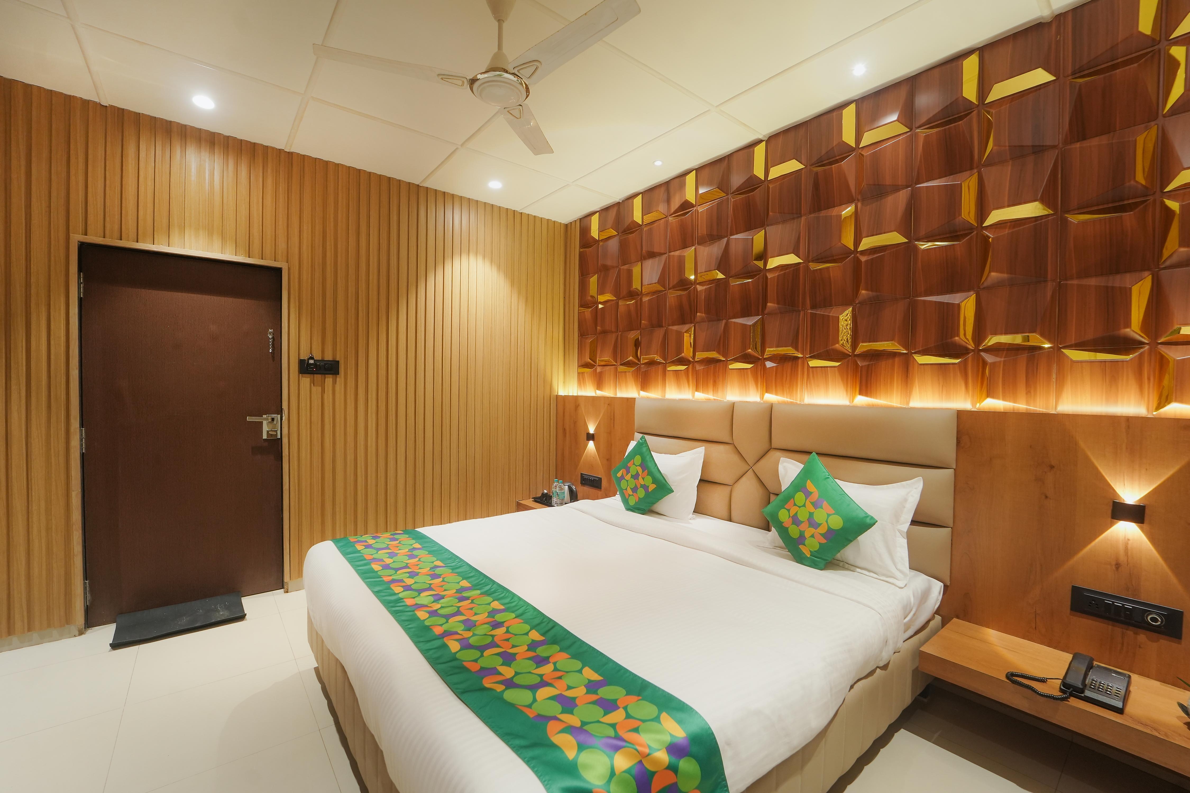 Standard Room with Balcony 1