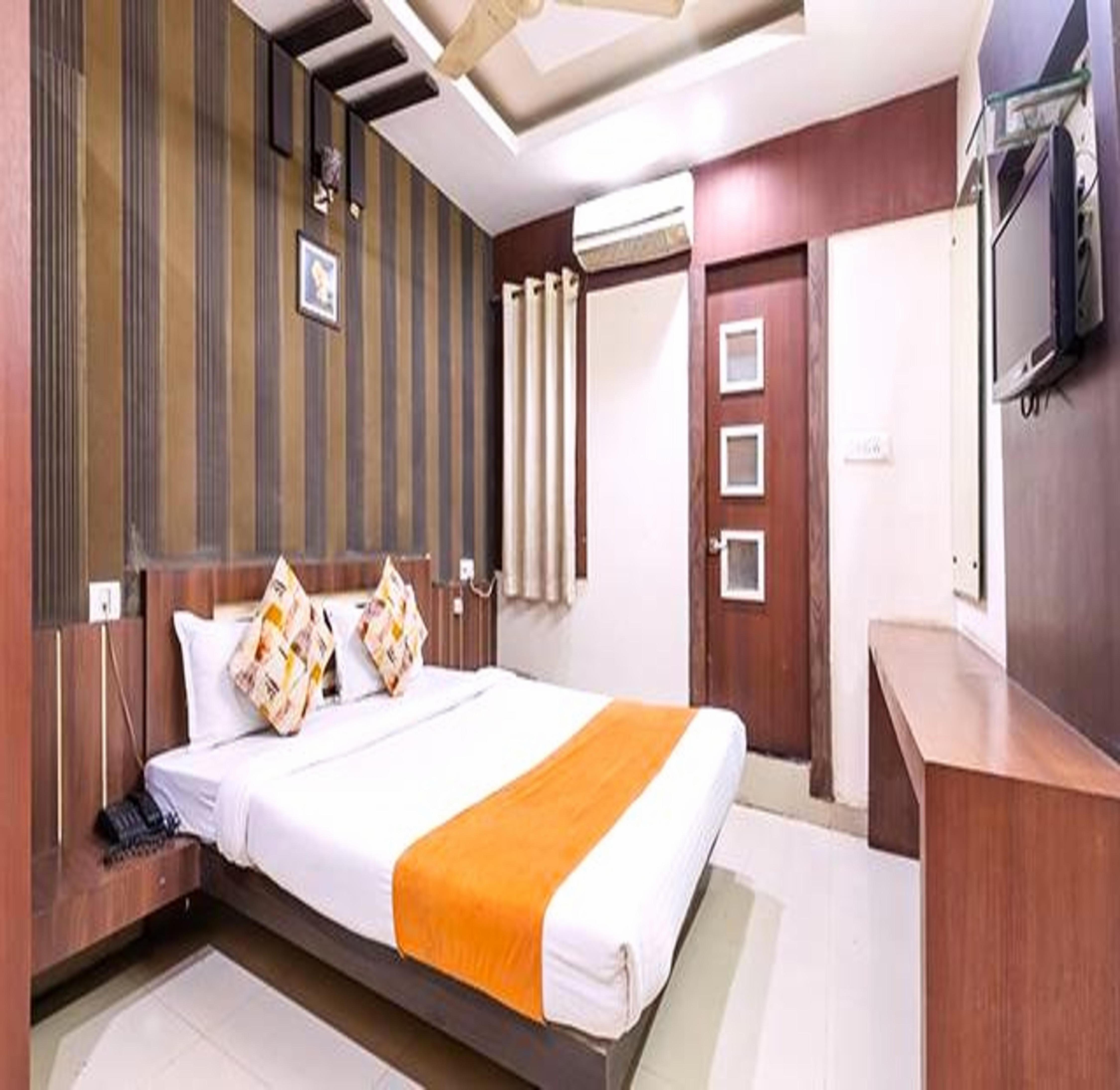 FabHotel Shree Regency - Tap to explore photos