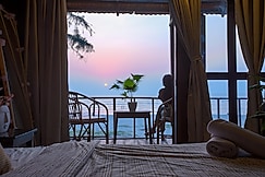 Woodpegger by the beach, Mandrem, Amboli