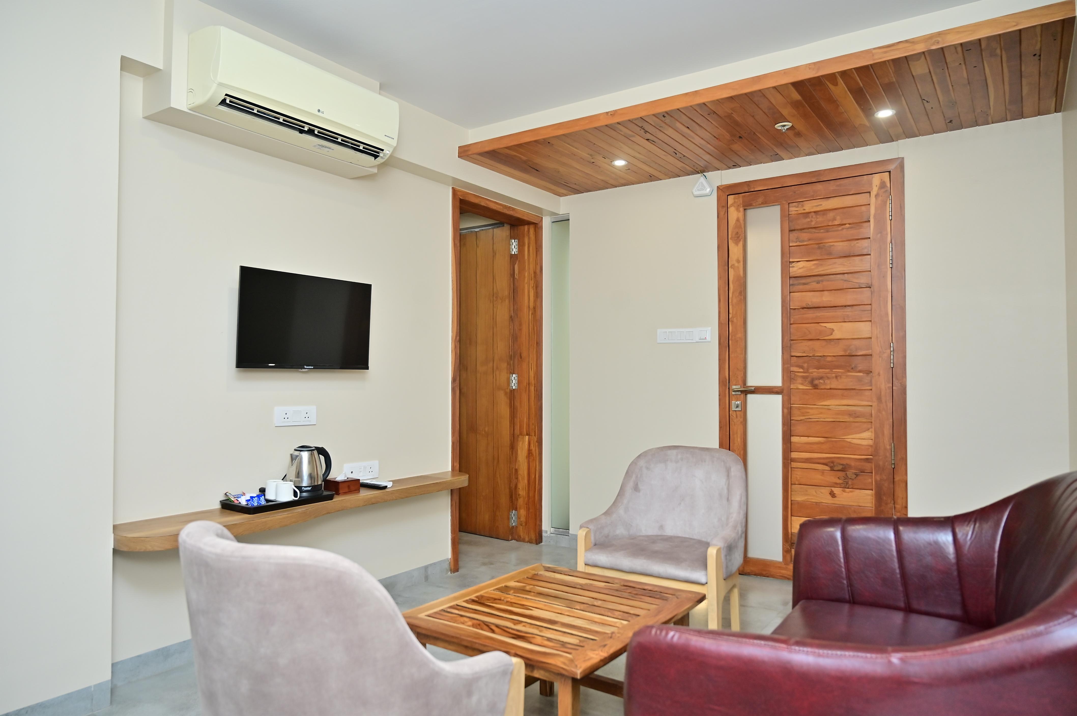 Moistin Business Class Hotel - Tap to explore photos