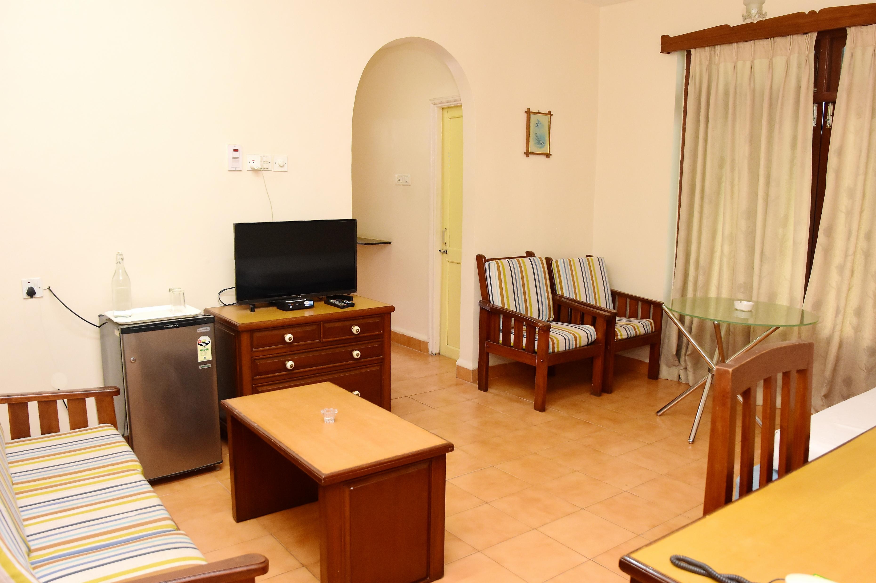 Casa Brioni - One room/hall, pool access Calangute - Tap to explore photos