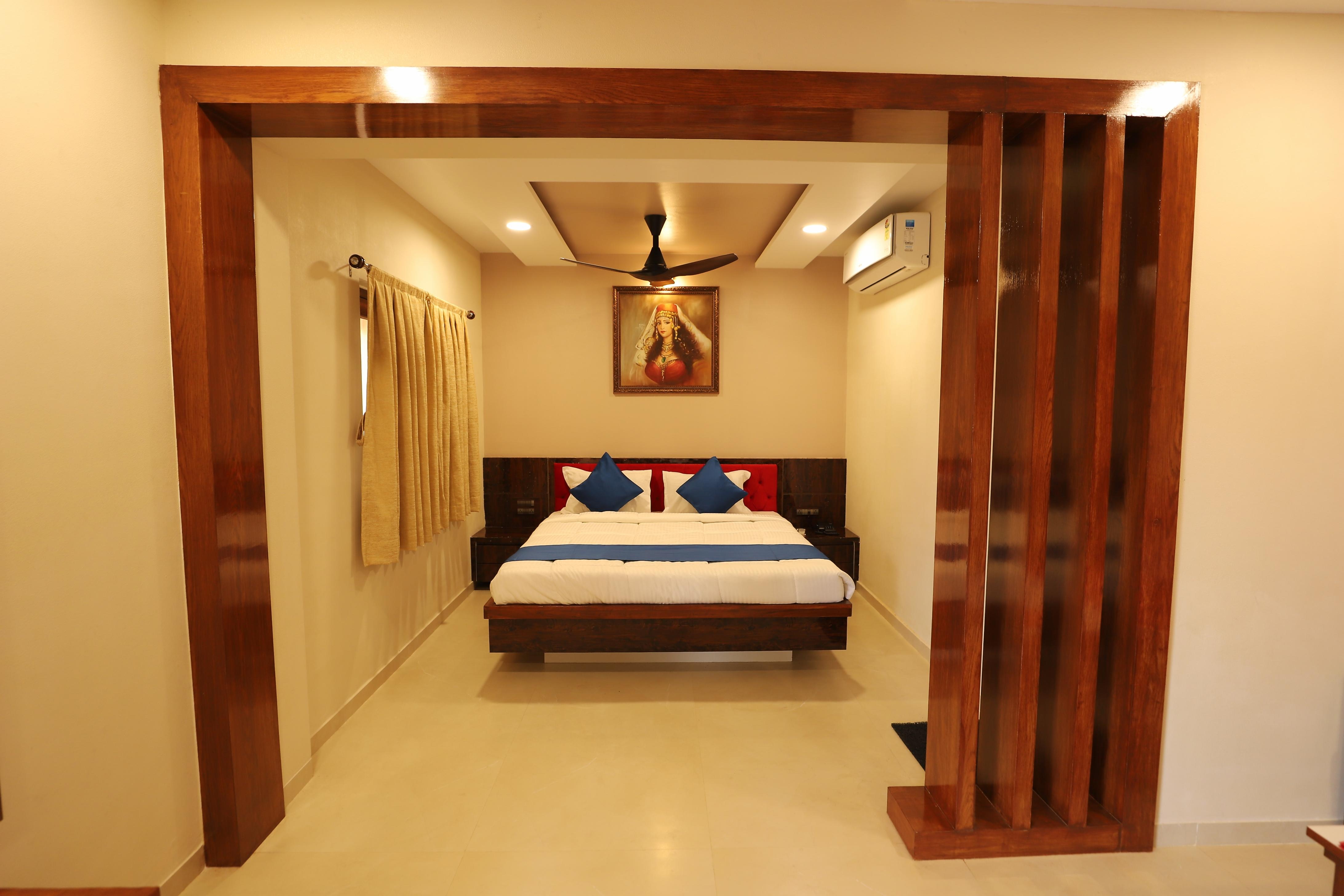 Deluxe Suite with Tub 1