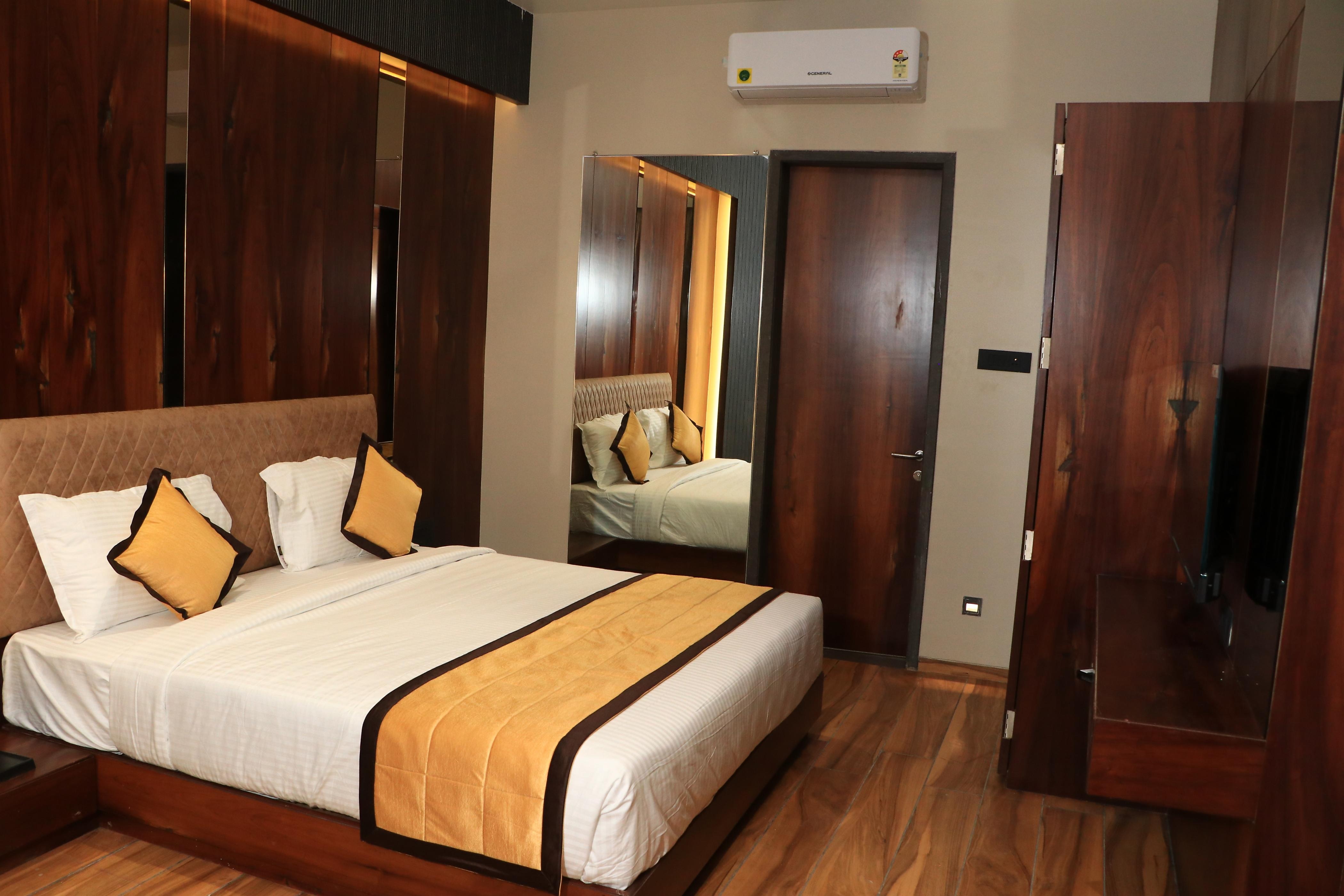 Suite With Jacuzzi 1
