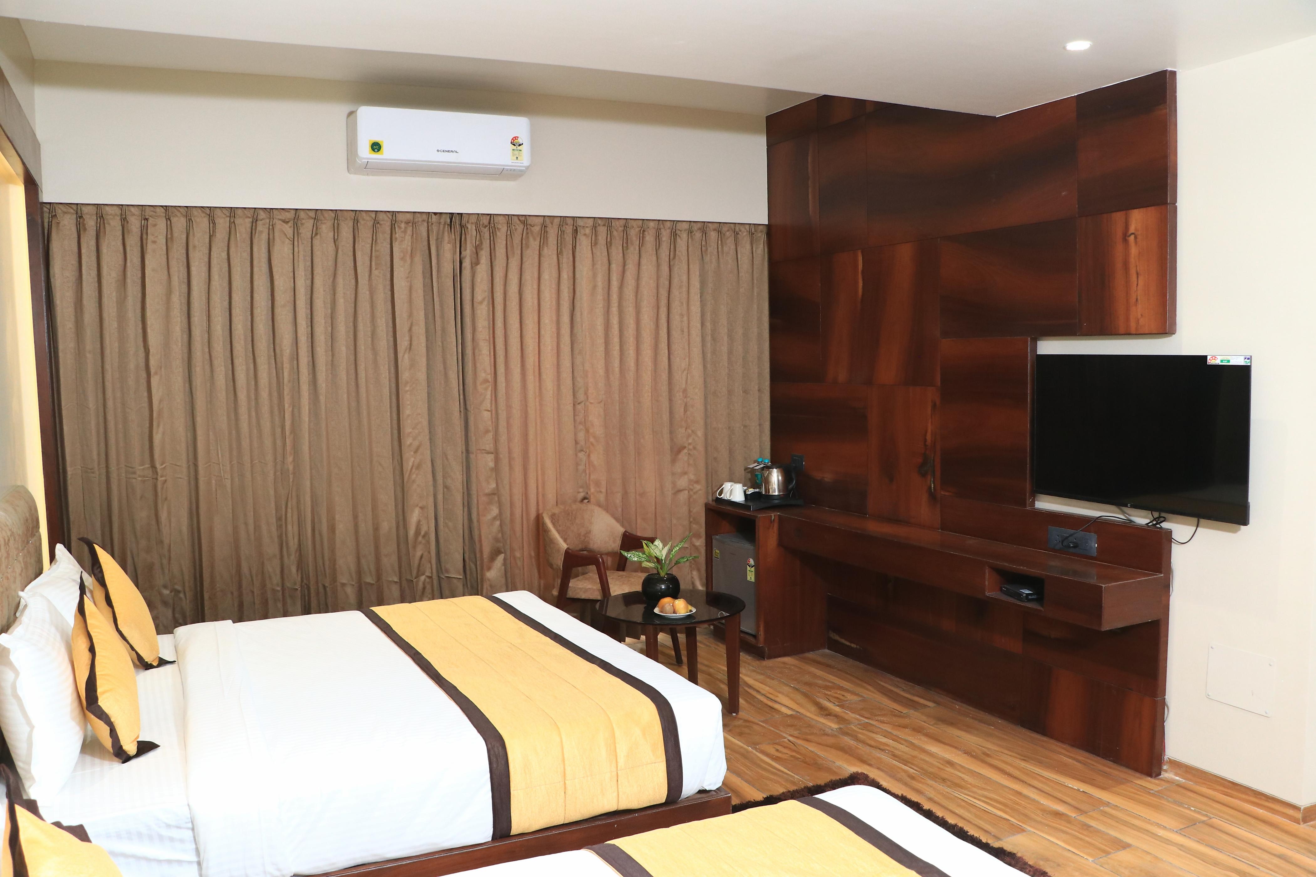 Hotel Rudra Royal - Tap to explore photos