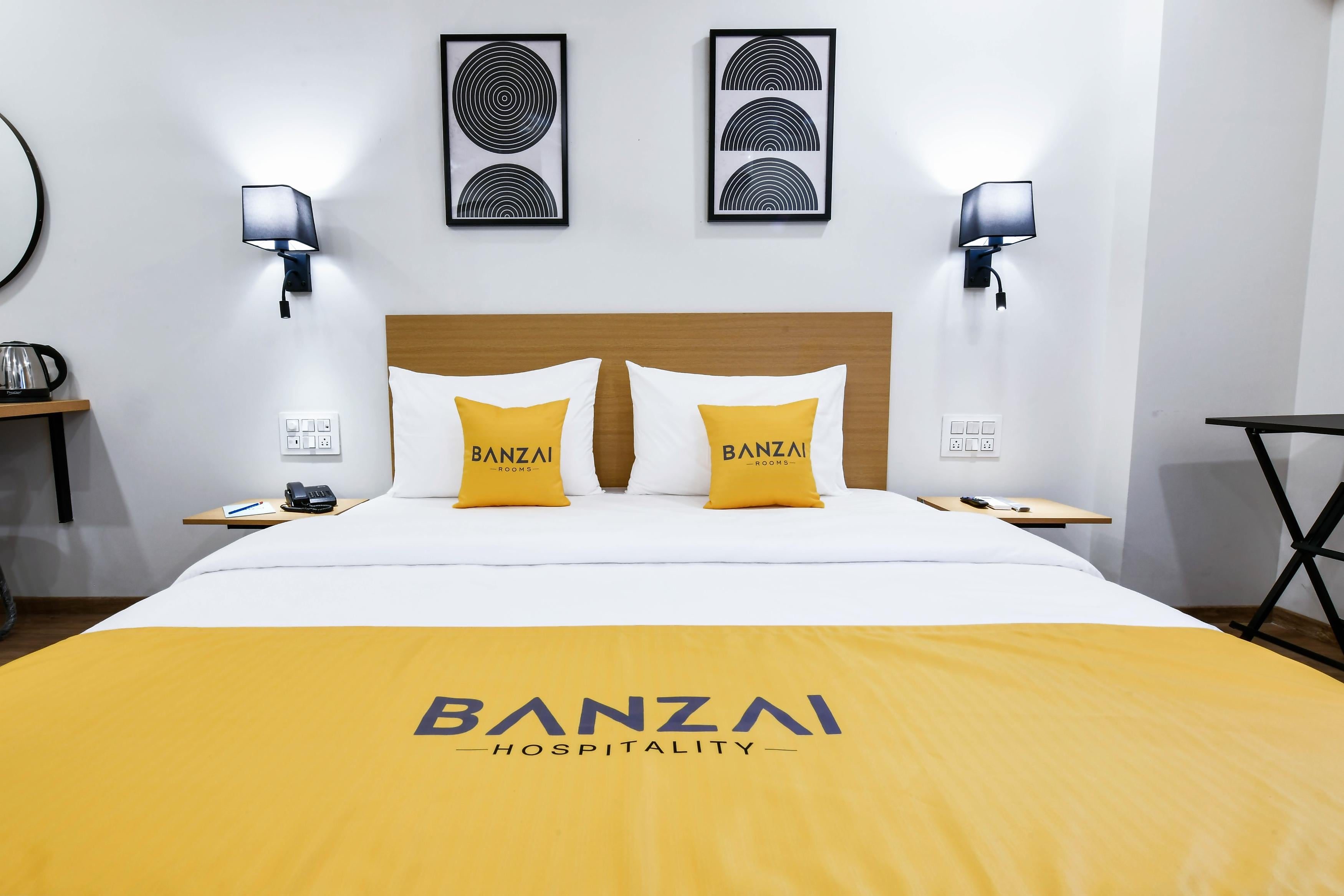 Hotel Banzai Rooms - Tap to explore photos