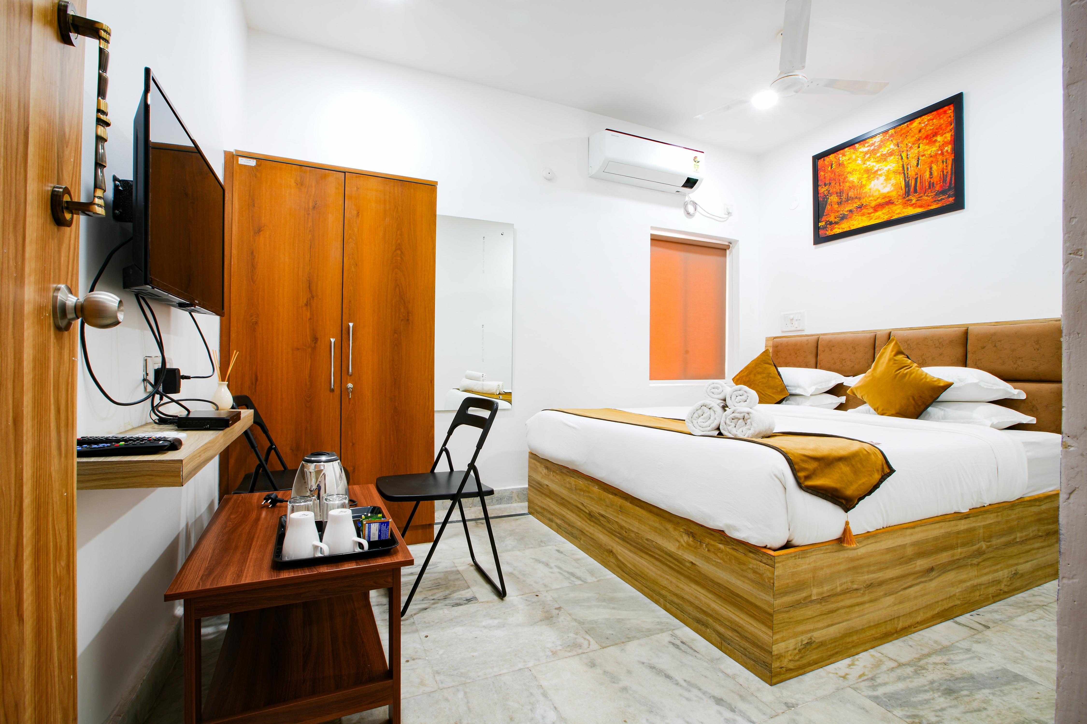 La Hometel Hotel - HITECH City Hyderabad - Tap to explore photos