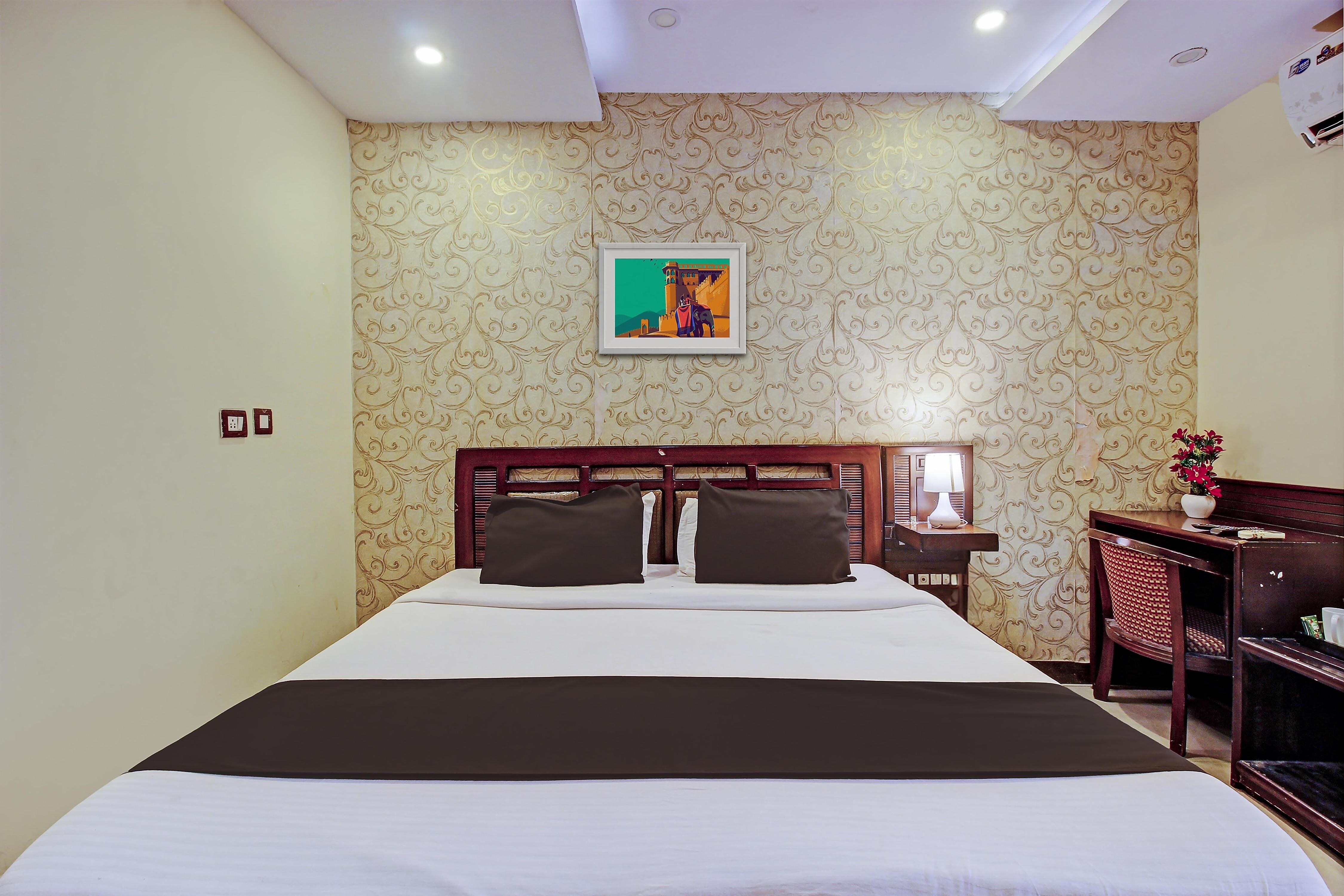 Hotel O Grand Sandarshini Inn Near MGBS Bus station - Tap to explore photos