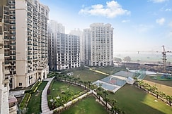 Homlee-Super Luxury 4 BHK Apartment nr Expo Mart, Noida