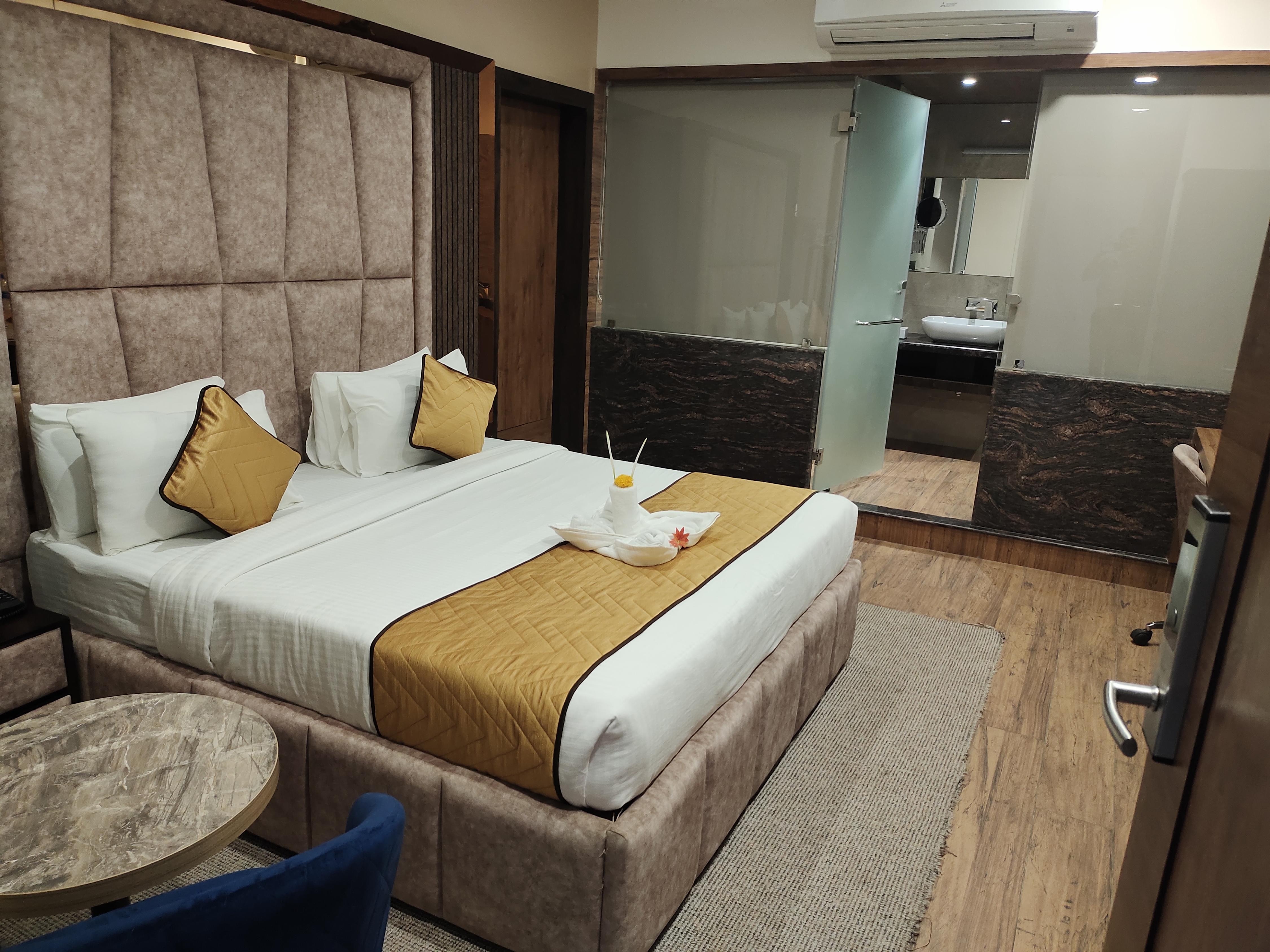 HOTEL LAVISH INN - Tap to explore photos