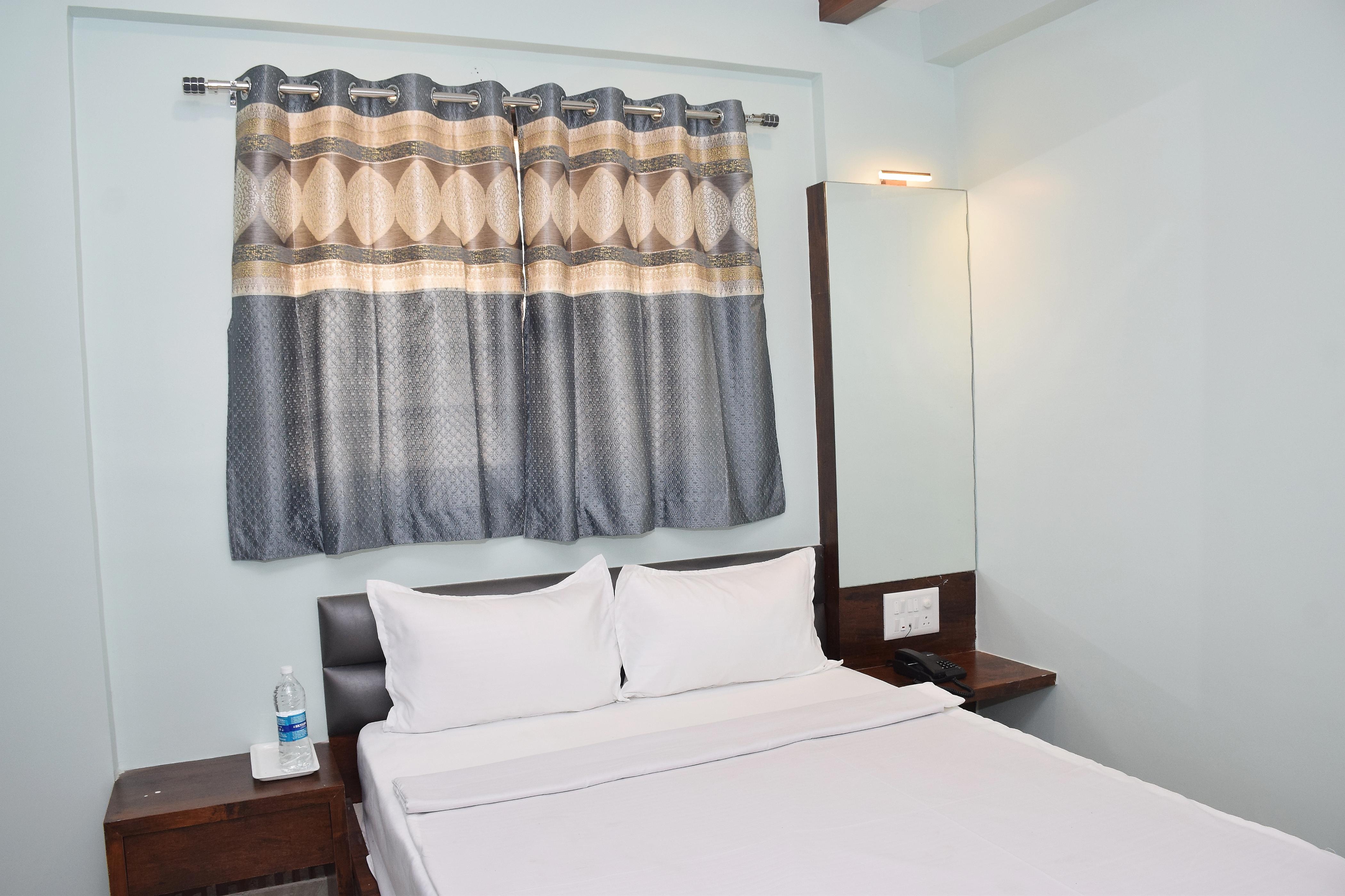Hotel  Shankar Residency, Akkalkot - Tap to explore photos