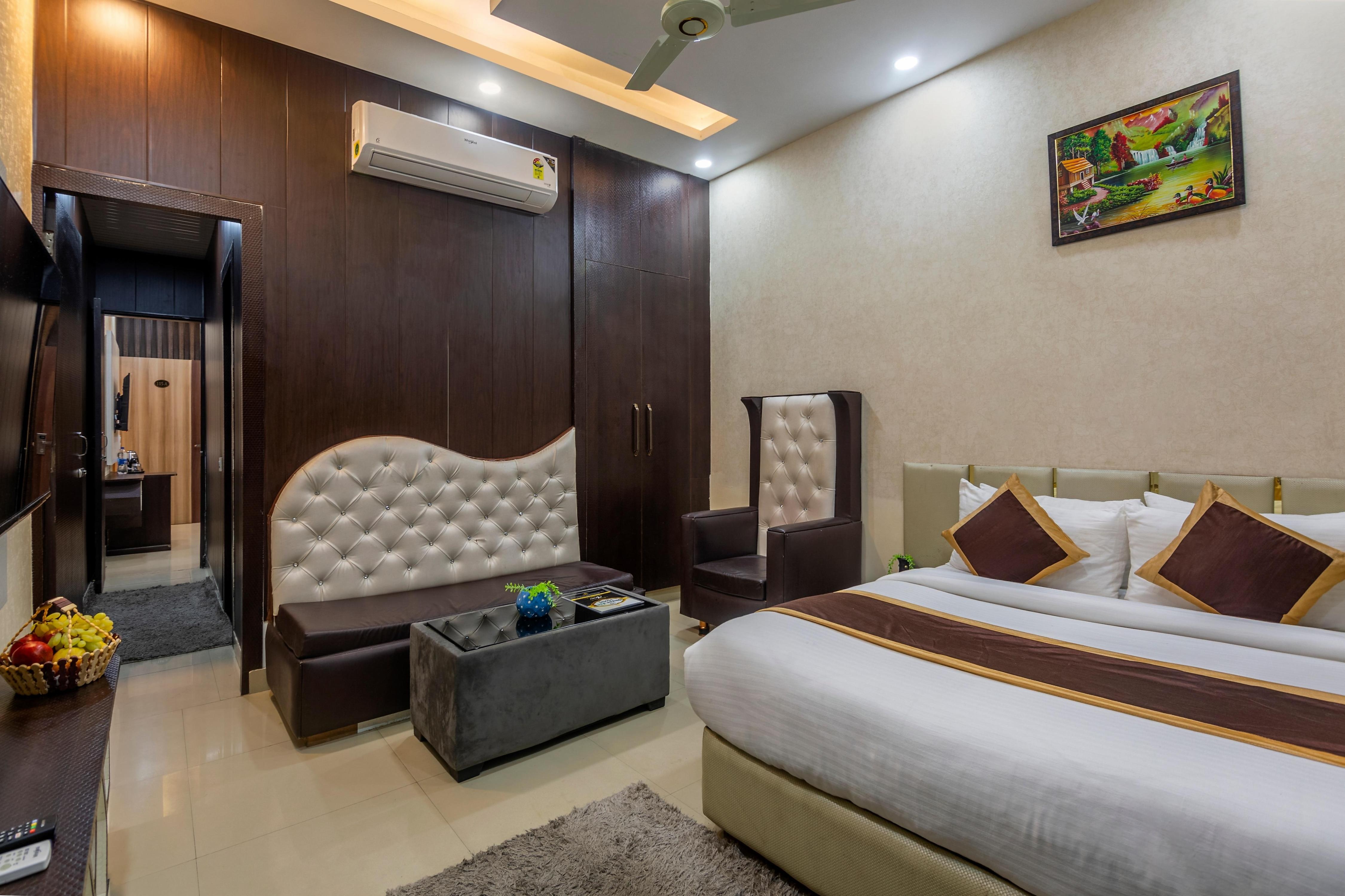 Shree Jee Hotel - Tap to explore photos