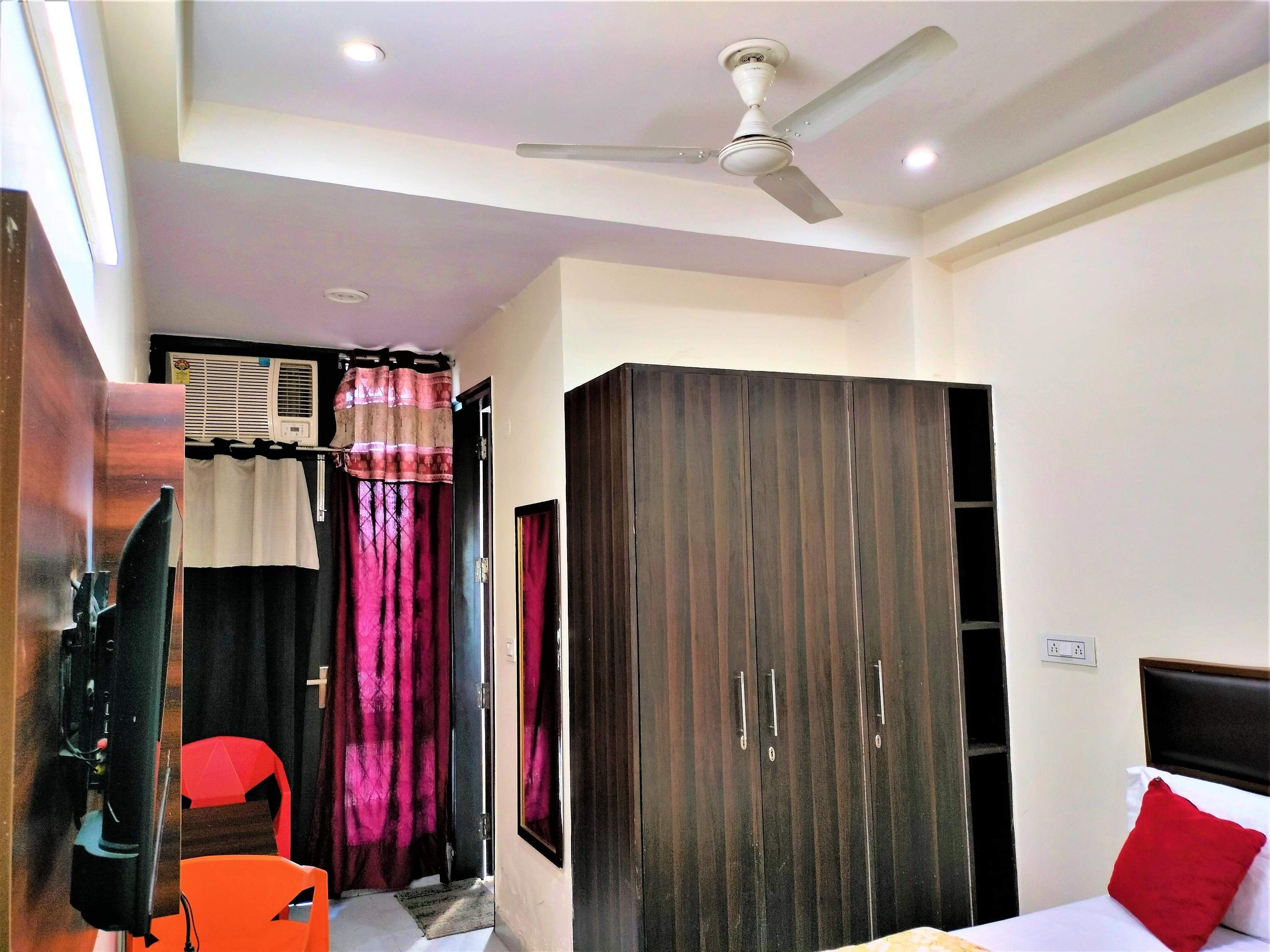 Hotel Star Light ,Near Nizamuddin Railway Station - Tap to explore photos