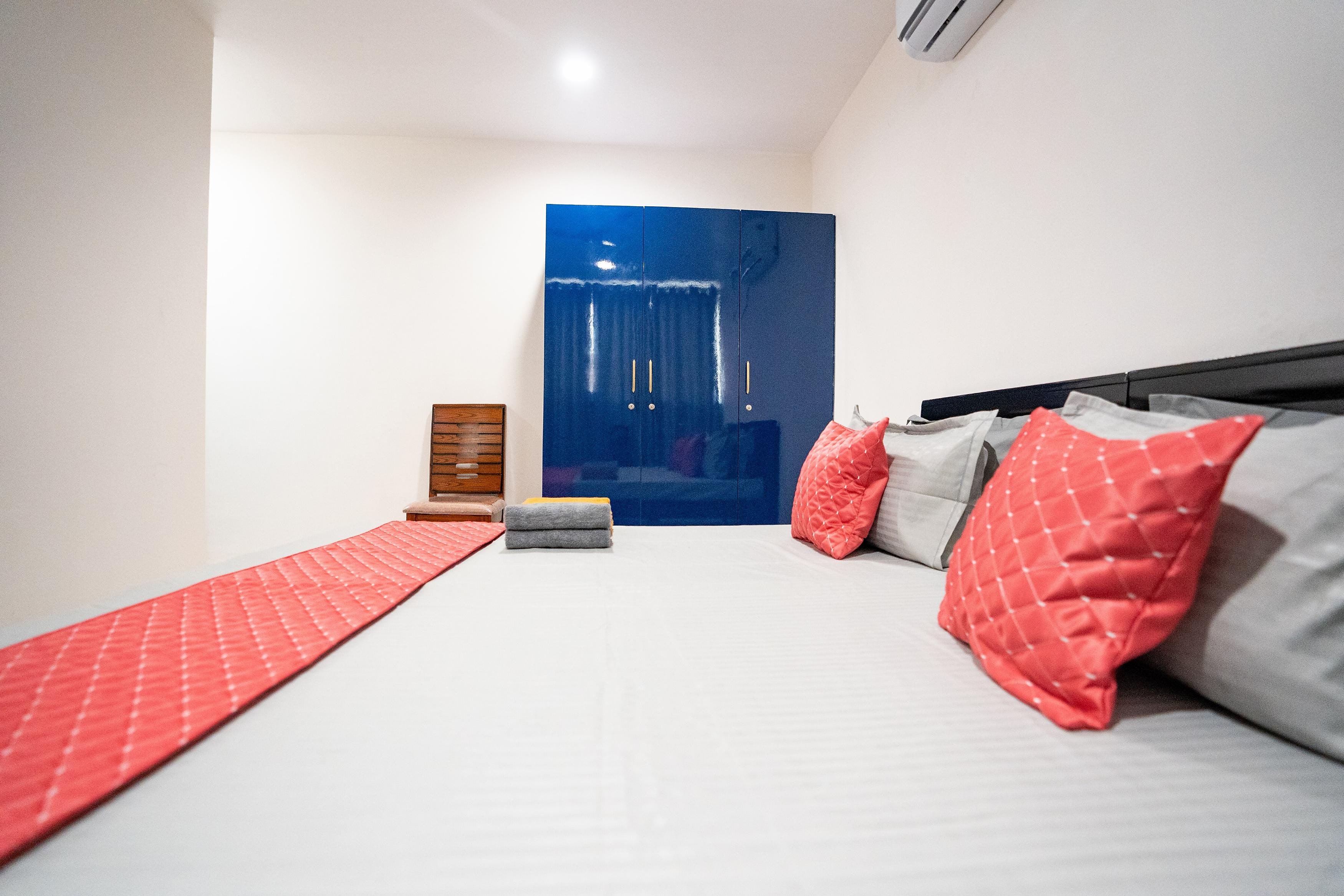 Hotel Yellow Bells Signature HITEC City - Tap to explore photos