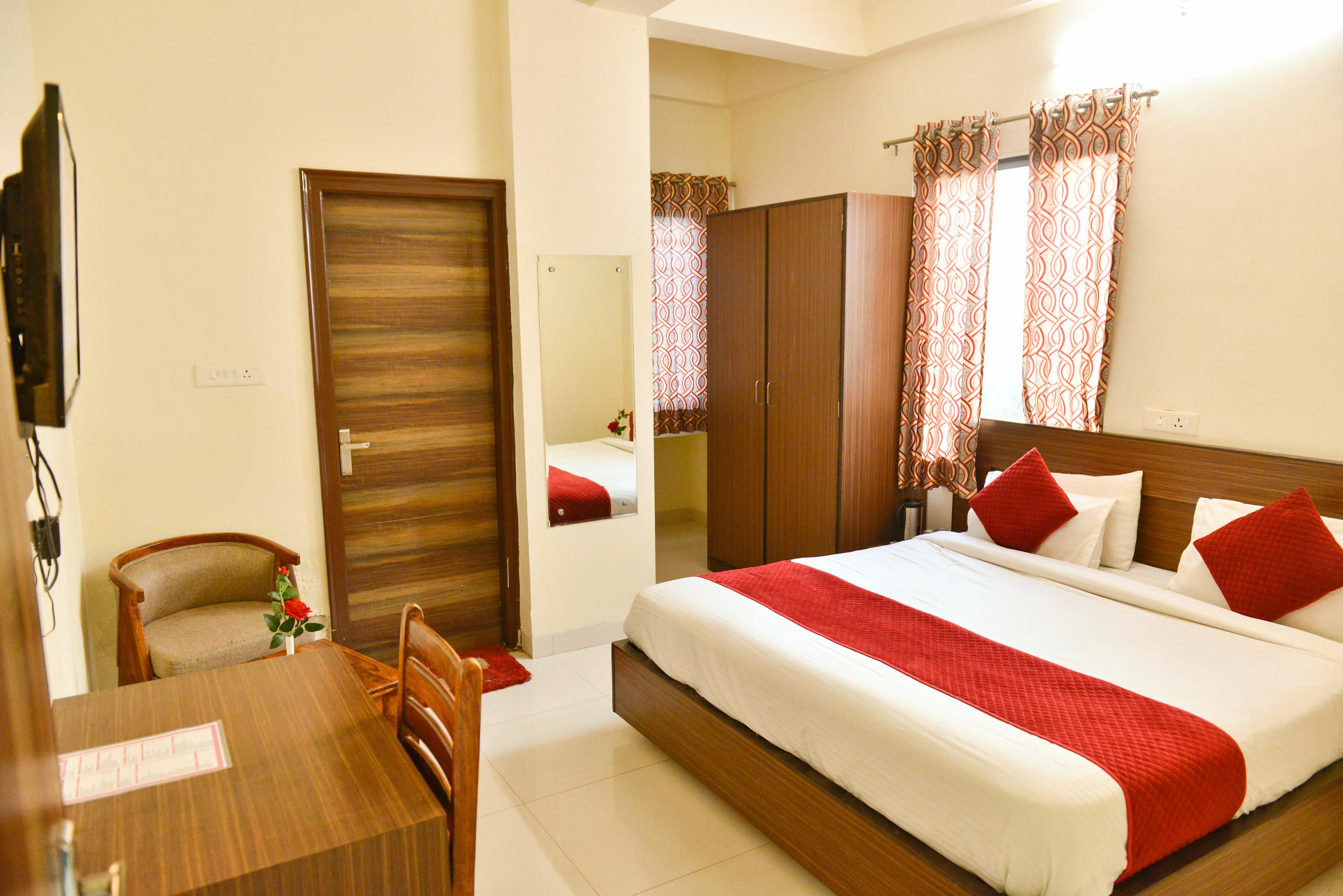 Hotel Karni Vilas - Tap to explore photos