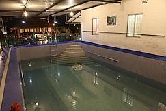 THE TREES - PRIVATE FARM STAY WITH POOL N VILLA, Jodhpur