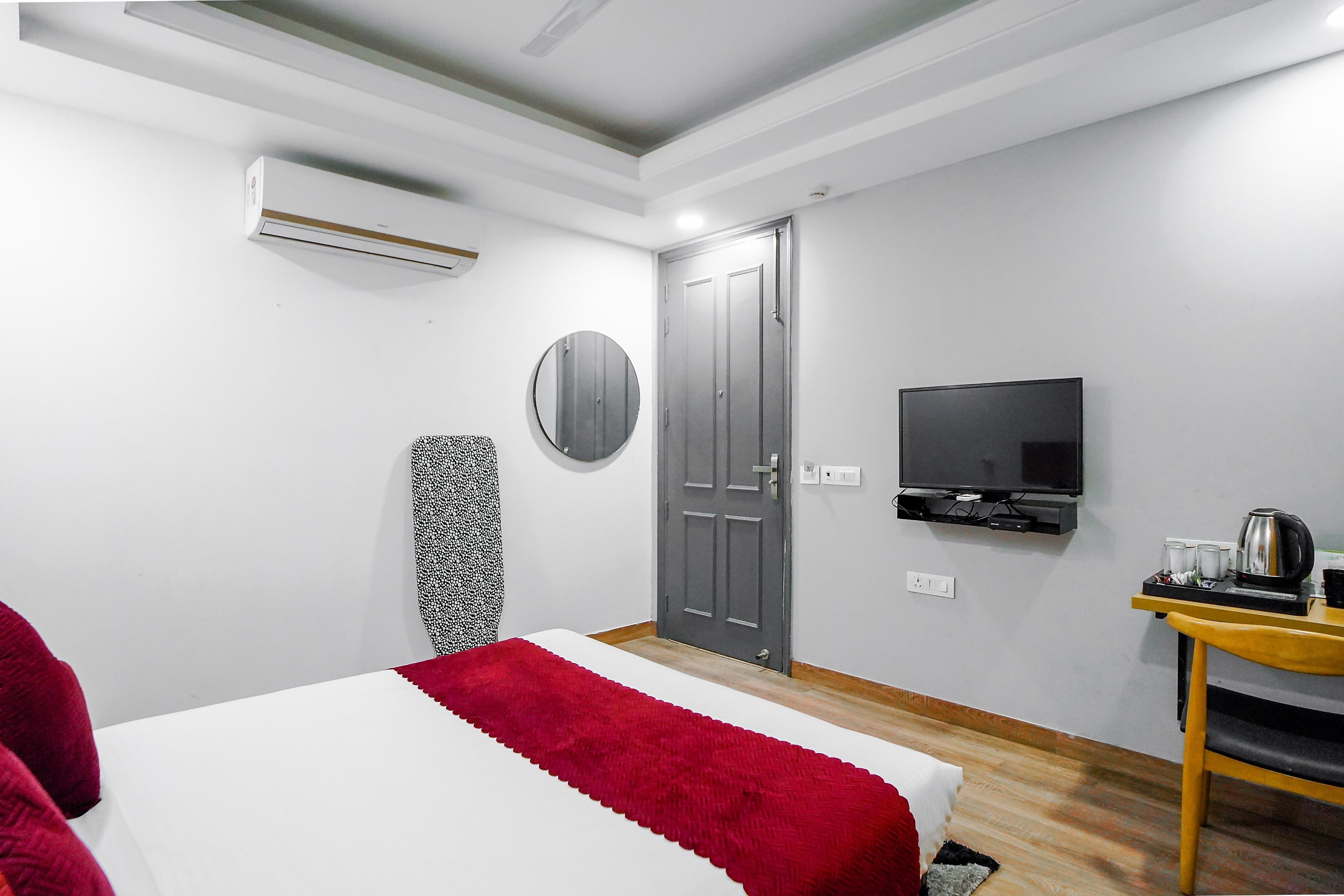 Saltstayz Express - Golf Course Road & DLF Phase-1 - Tap to explore photos