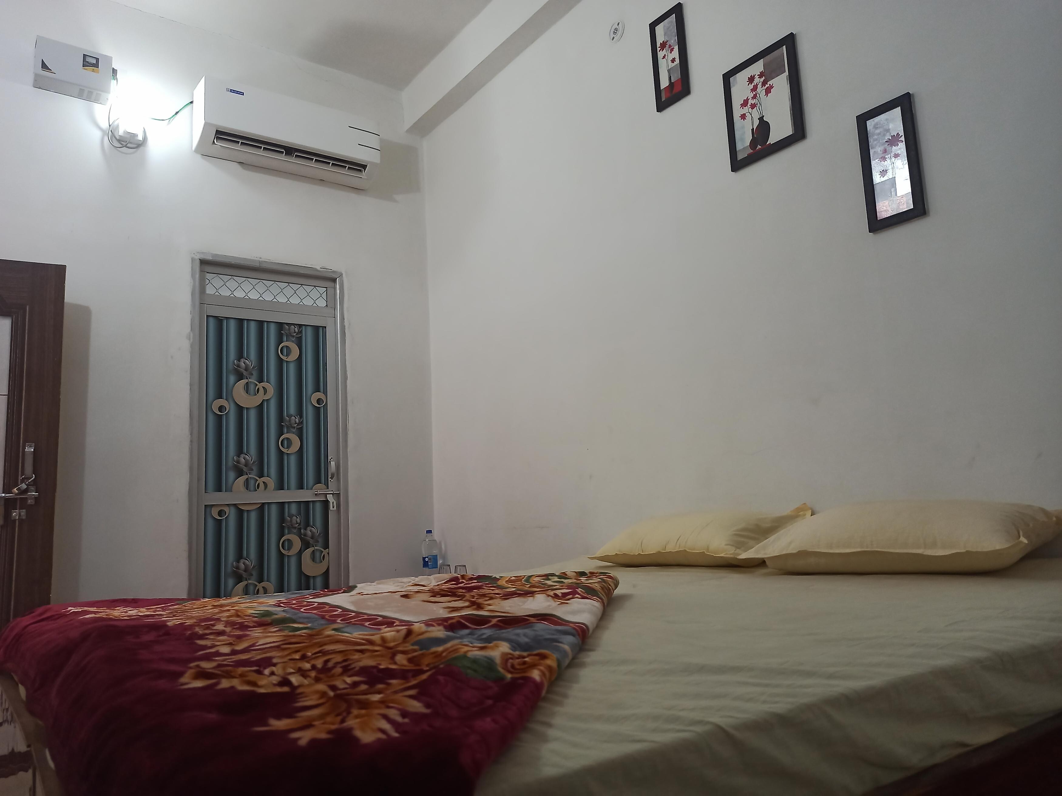 Chandi Guest House - Tap to explore photos