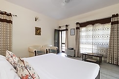 Berry 3BHK Apartment by Wabi Sabi Stays, Dehradun