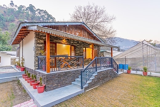 SaffronStays Kurmavana