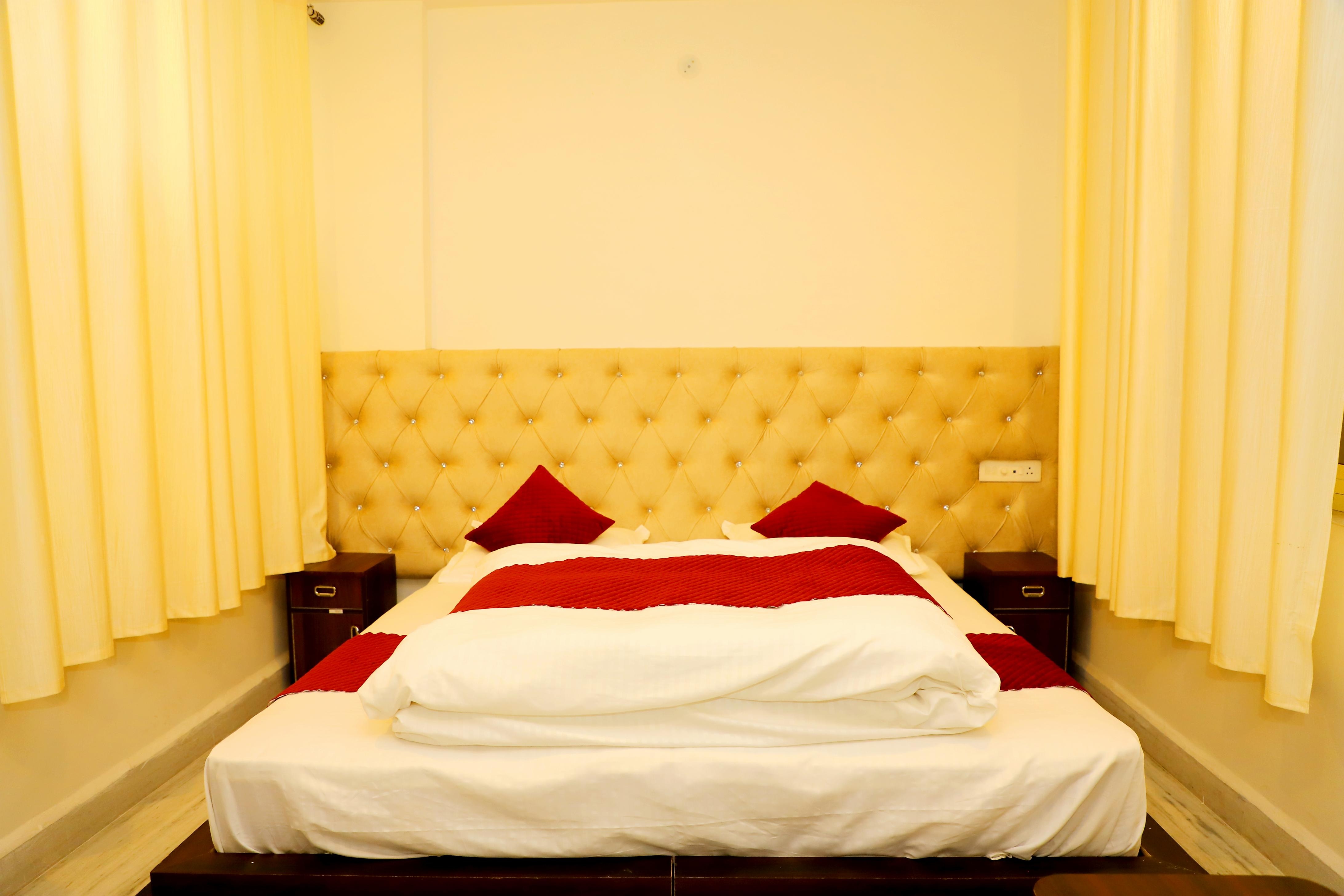 Hotel Yoga stay - Tap to explore photos