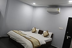 The White House, Varanasi