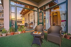 ELIVAAS Dilli Villa 3 BHK with Private Pool & Home Theatre, Pachhad