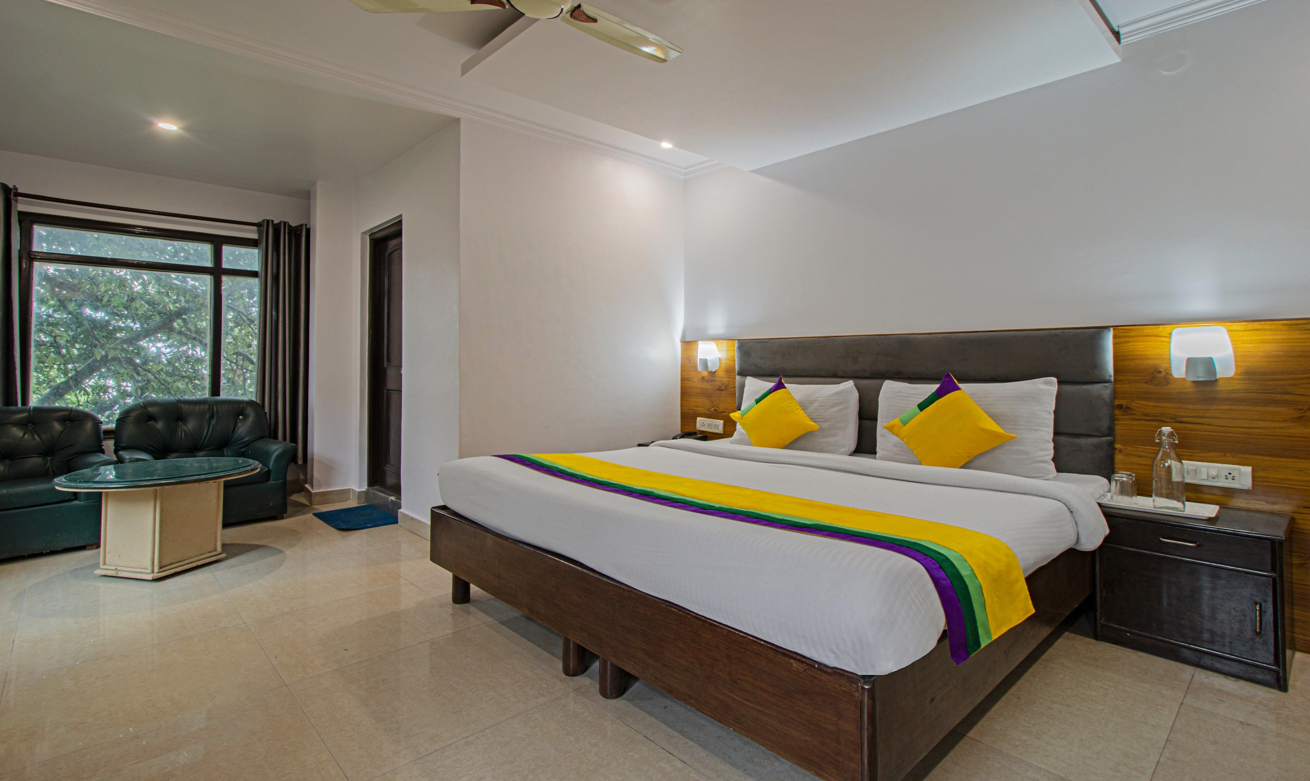 Itsy Hotels Peak View, 300 Mts From Mall Road - Tap to explore photos