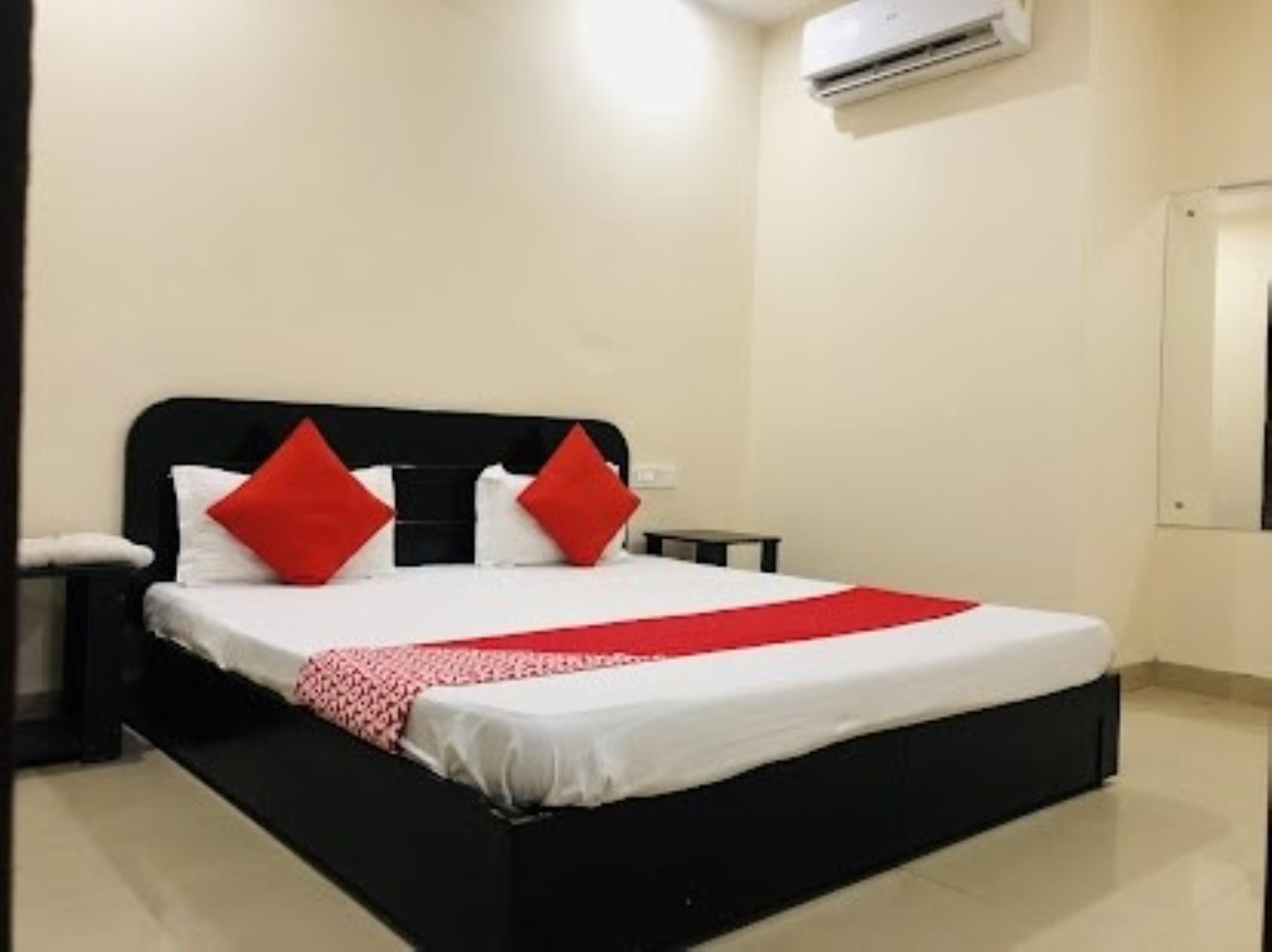 Hotel Snow White Mohali - Tap to explore photos