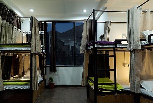 Spontrail Hostel Tapovan