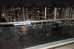 Darshana Studios - Fully furnished studio apartmnt, Noida