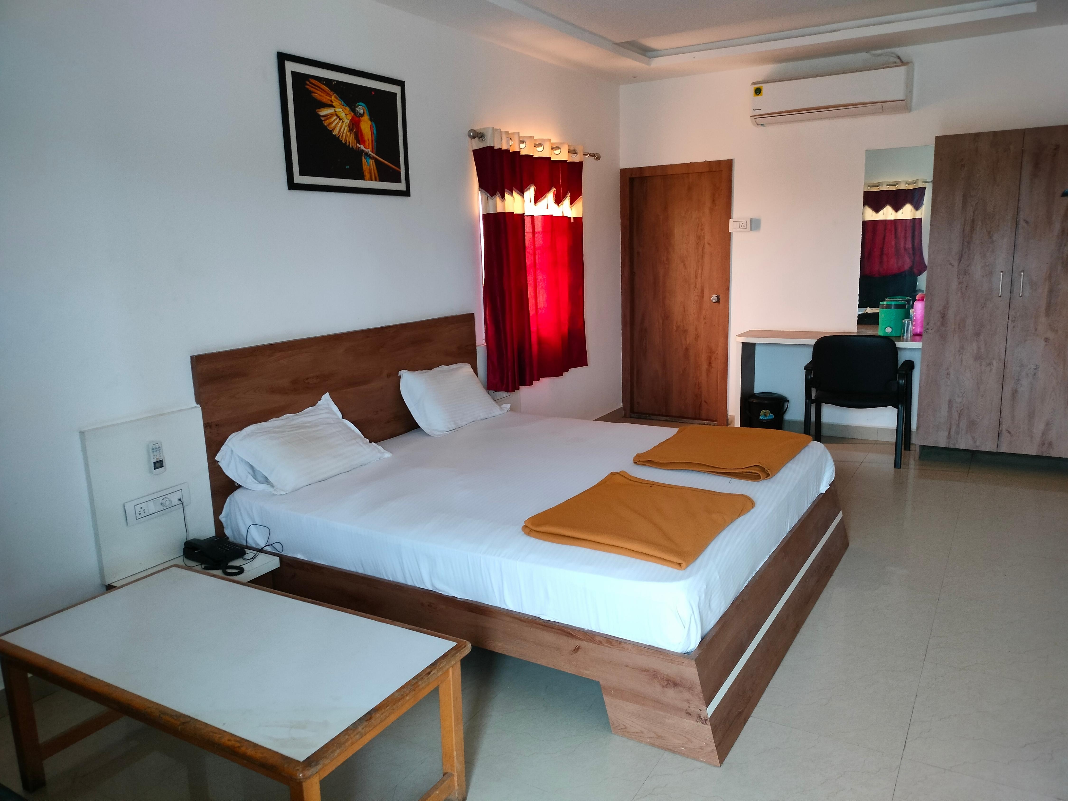 Hotel Vraj Inn Khambaliya - Tap to explore photos