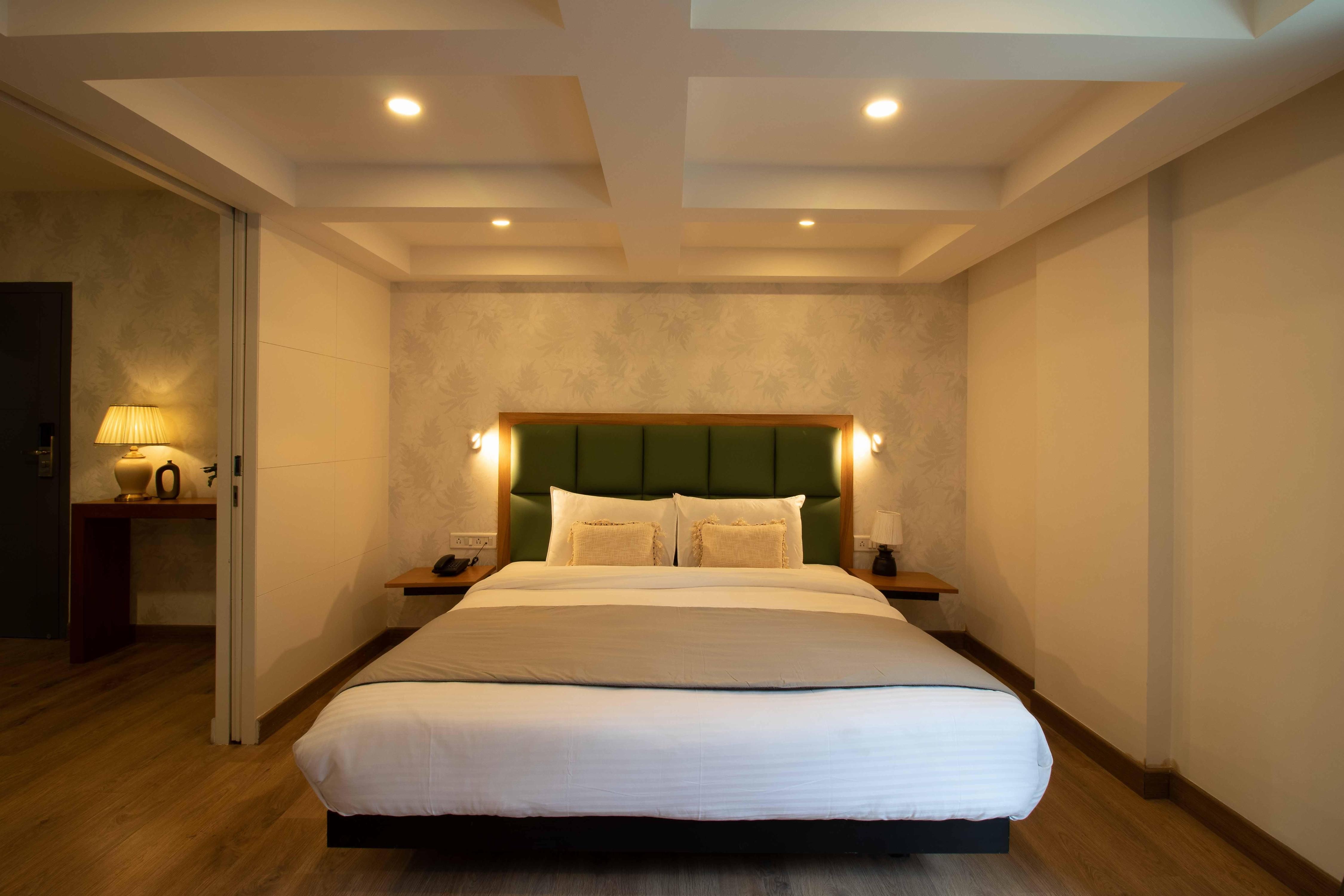 Suite Room with Bathtub 1