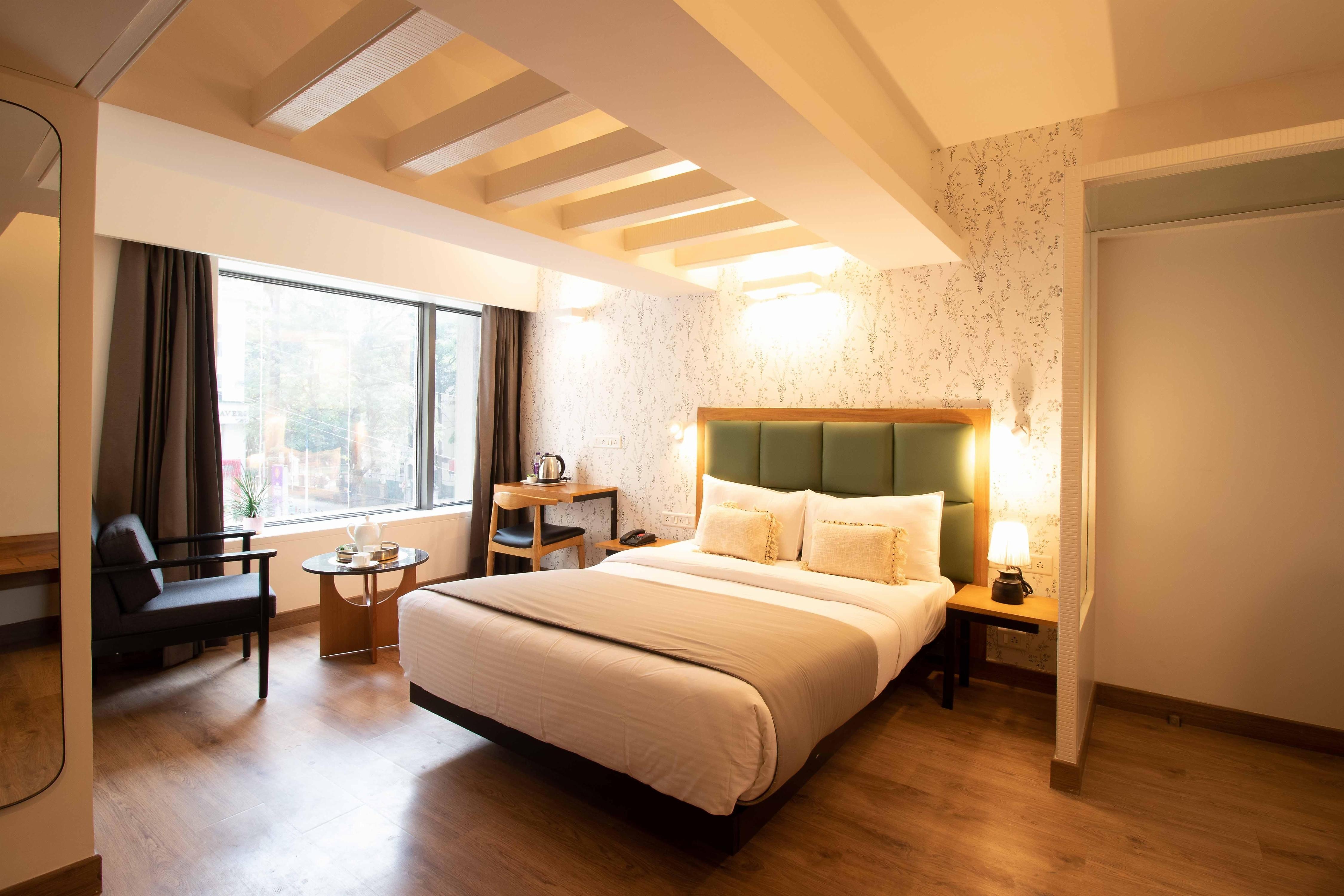 Superior Deluxe Room with Bathtub 1