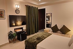 Ninho A Chic and Cosy private room in GK 2, Delhi