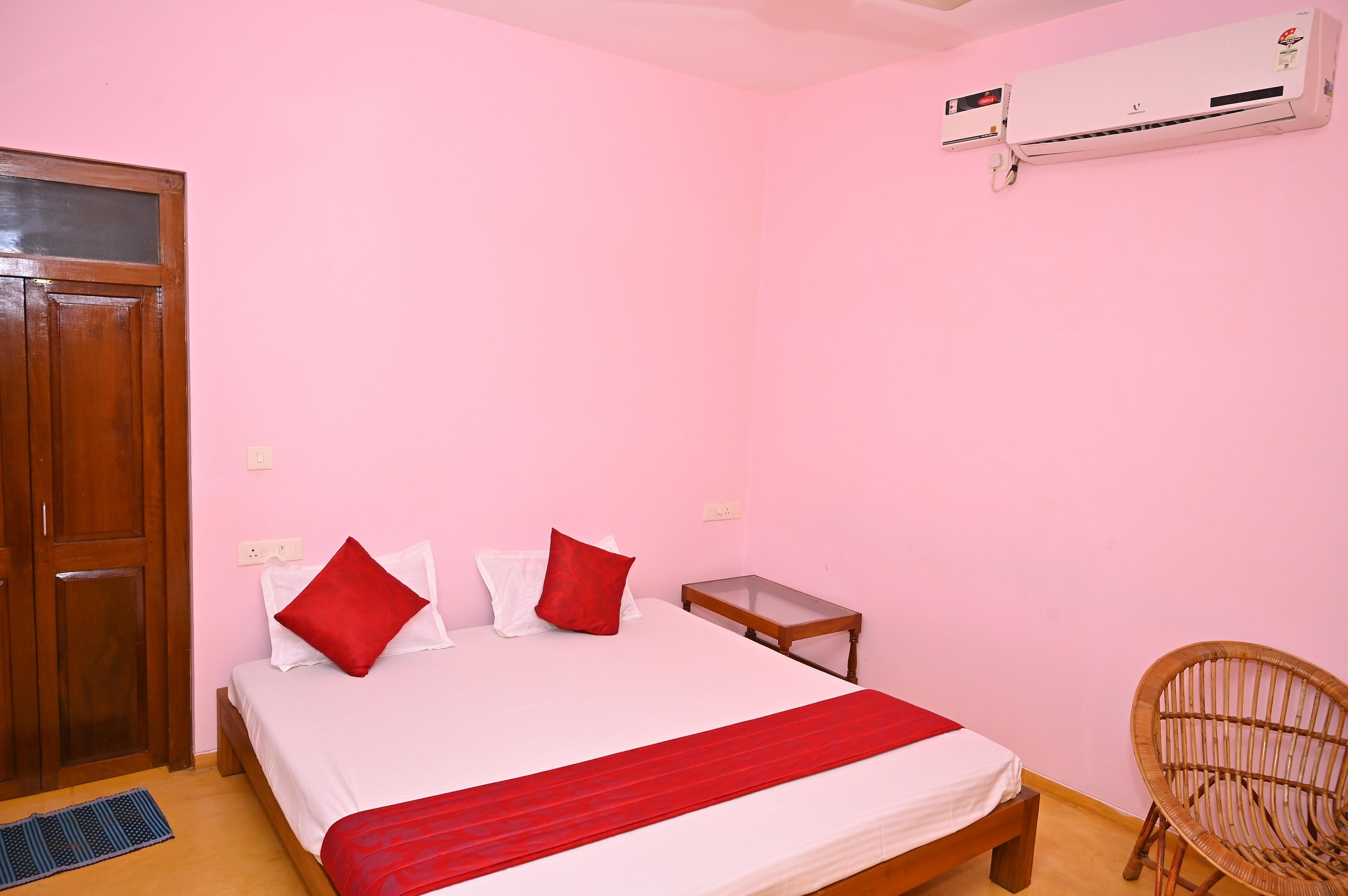 Les Boganveillea Heritage Guest House - Tap to explore photos