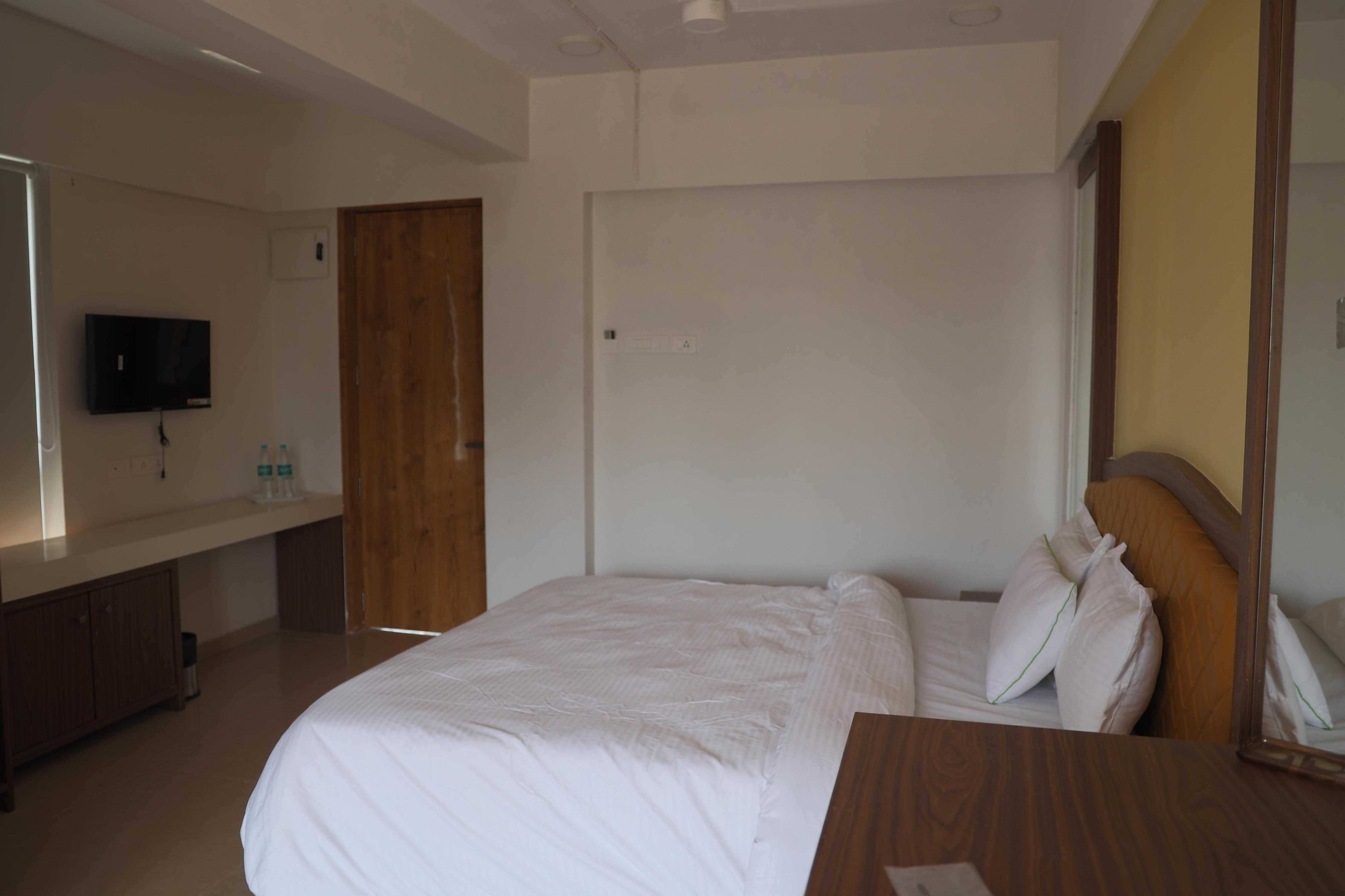 Hotel Malvan Heritage - Tap to explore photos