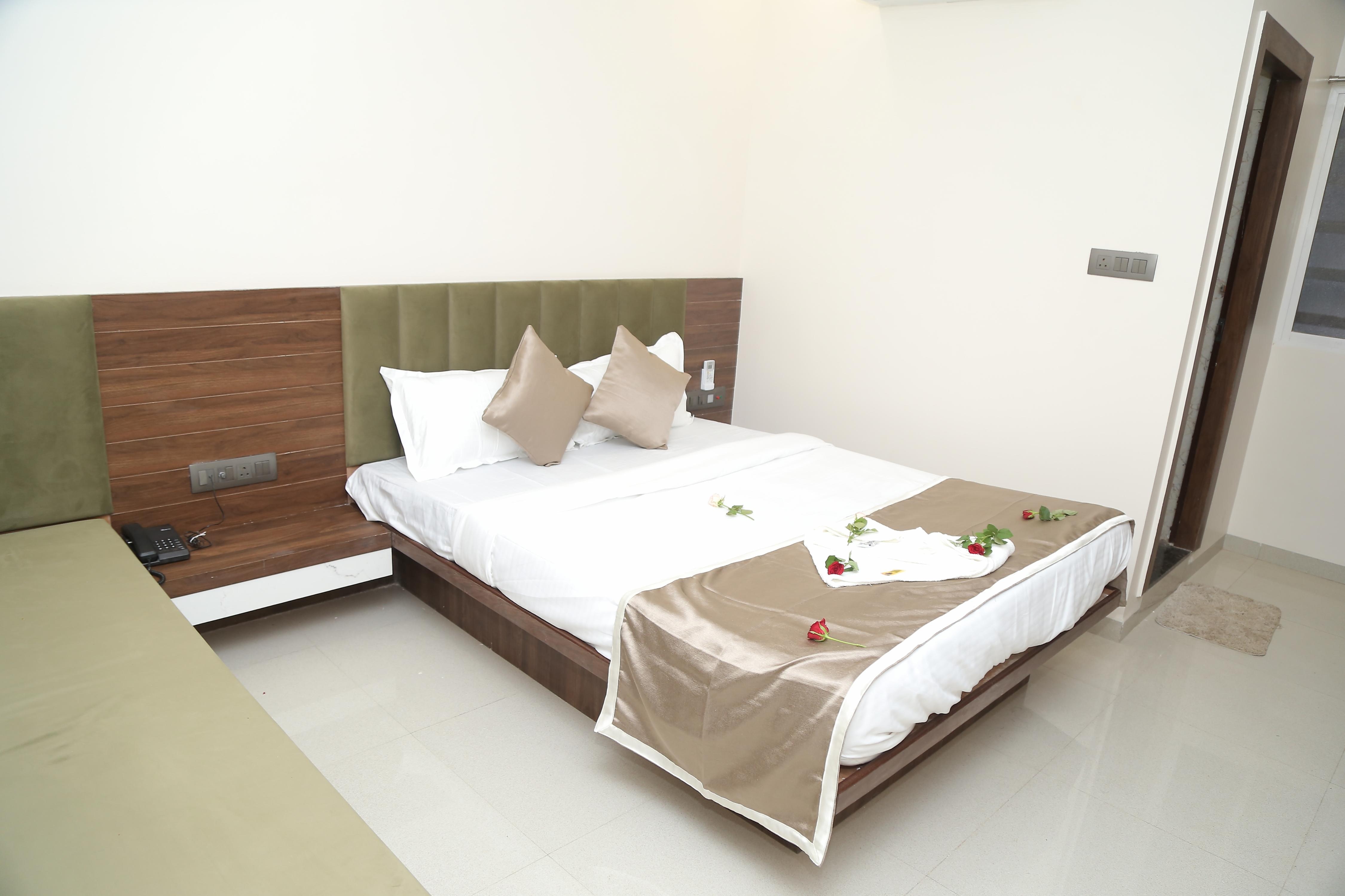 Marwadi Inn - Tap to explore photos