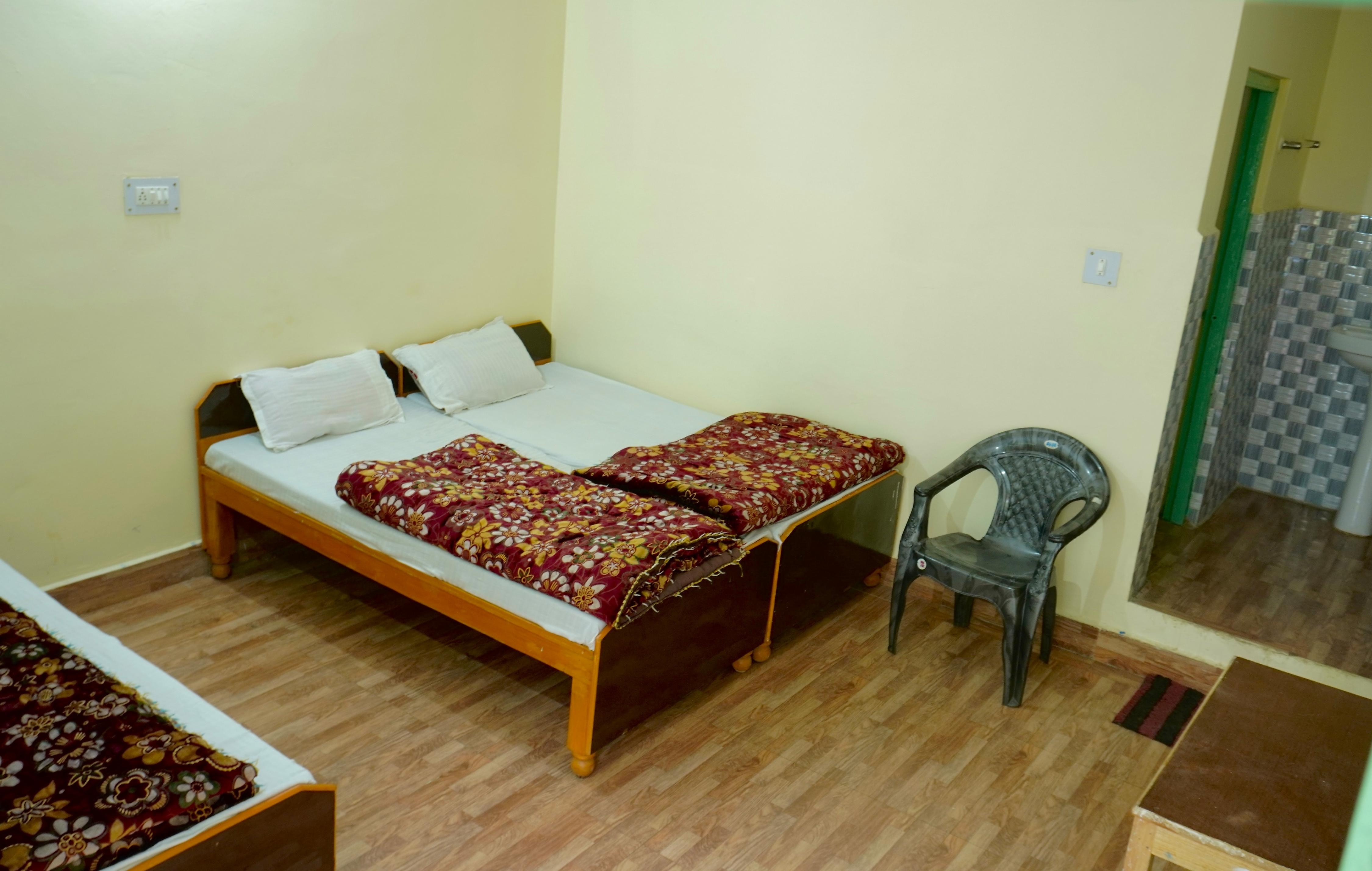 Hotel Abhinandan  Phata  Kedarnath - Tap to explore photos
