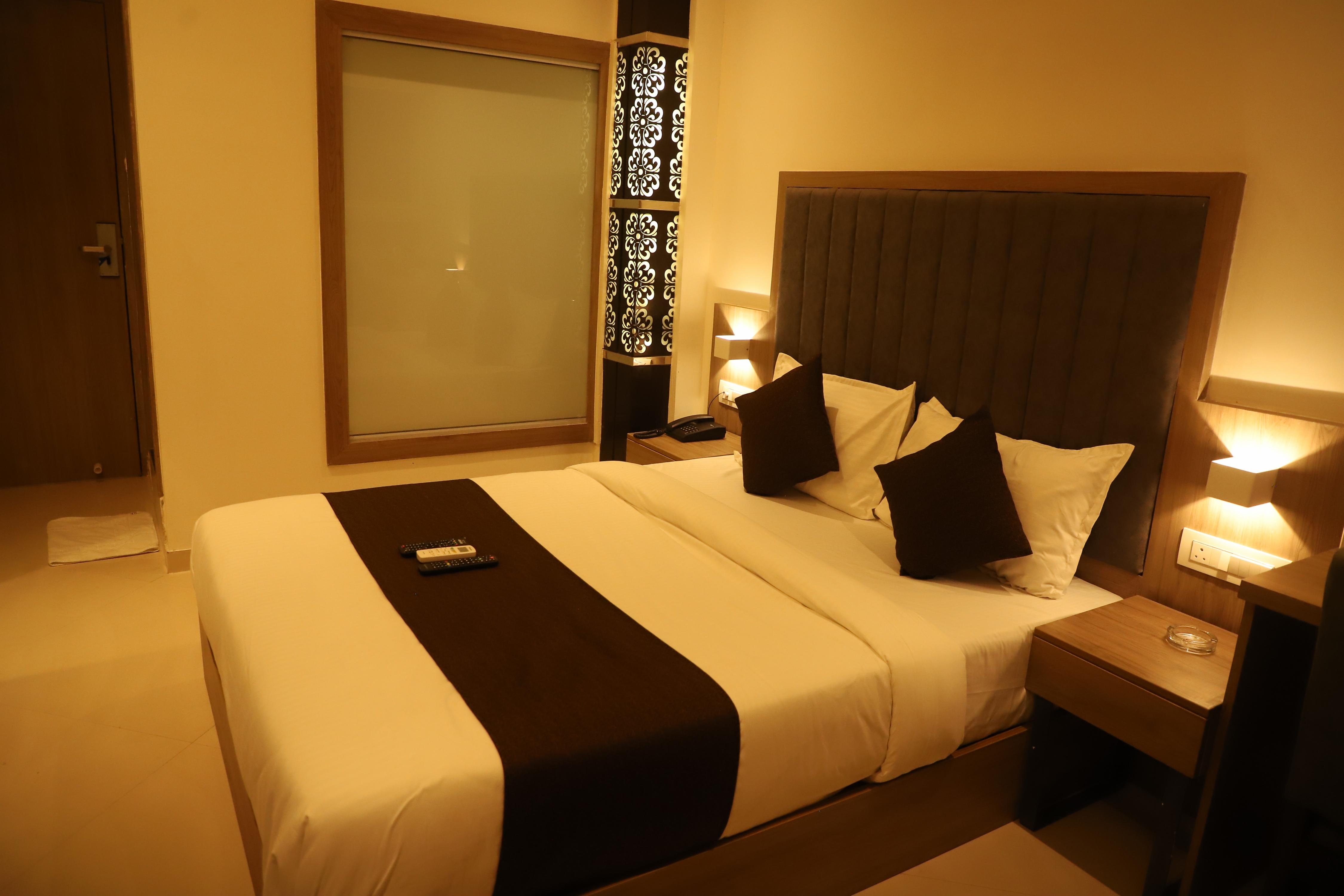 Twin Room with Private Bathroom 1