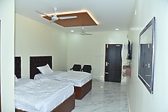 The Paradise Guest Inn, Nellore