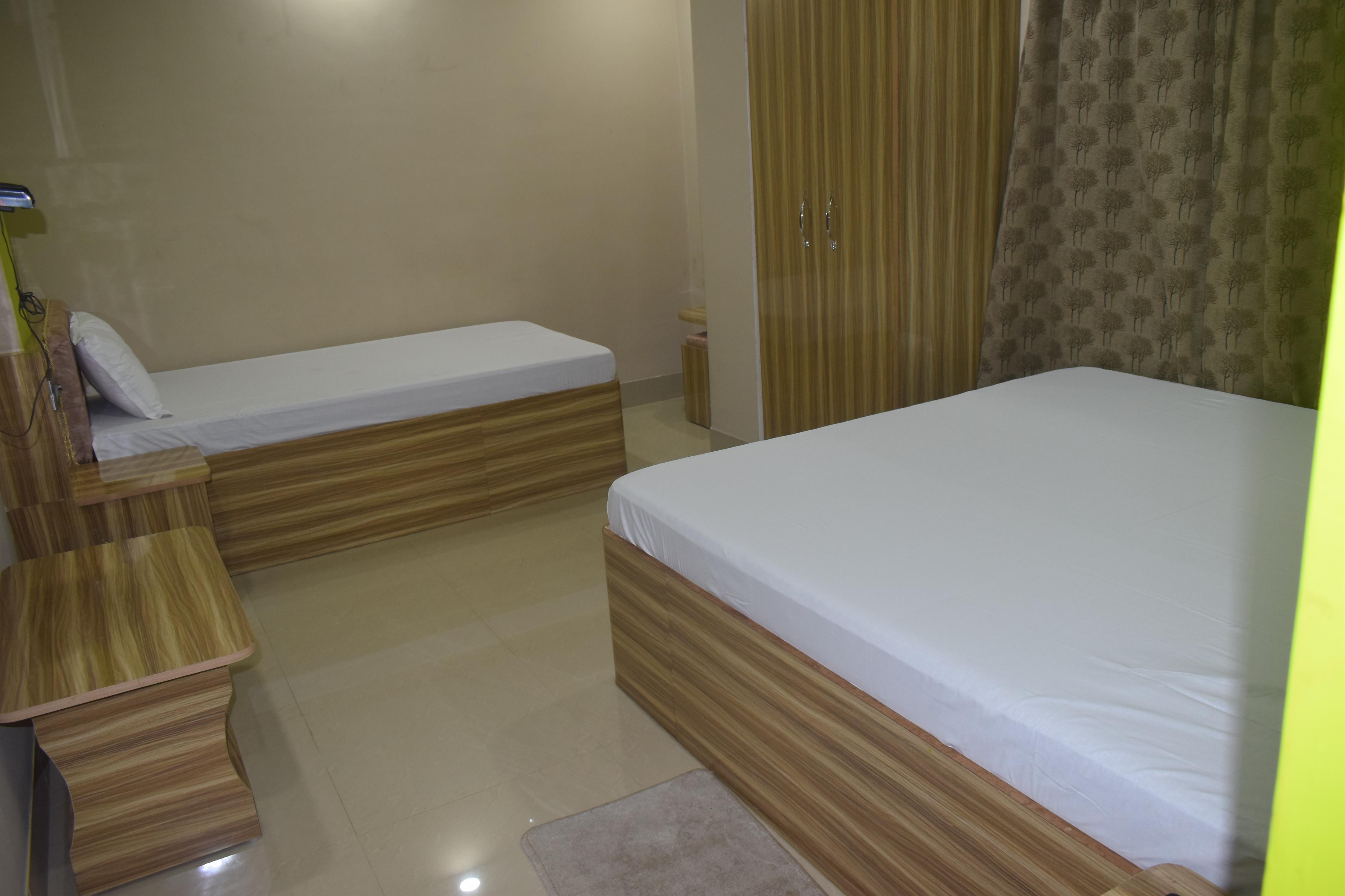 Airport Lodge Baggdogra - Tap to explore photos