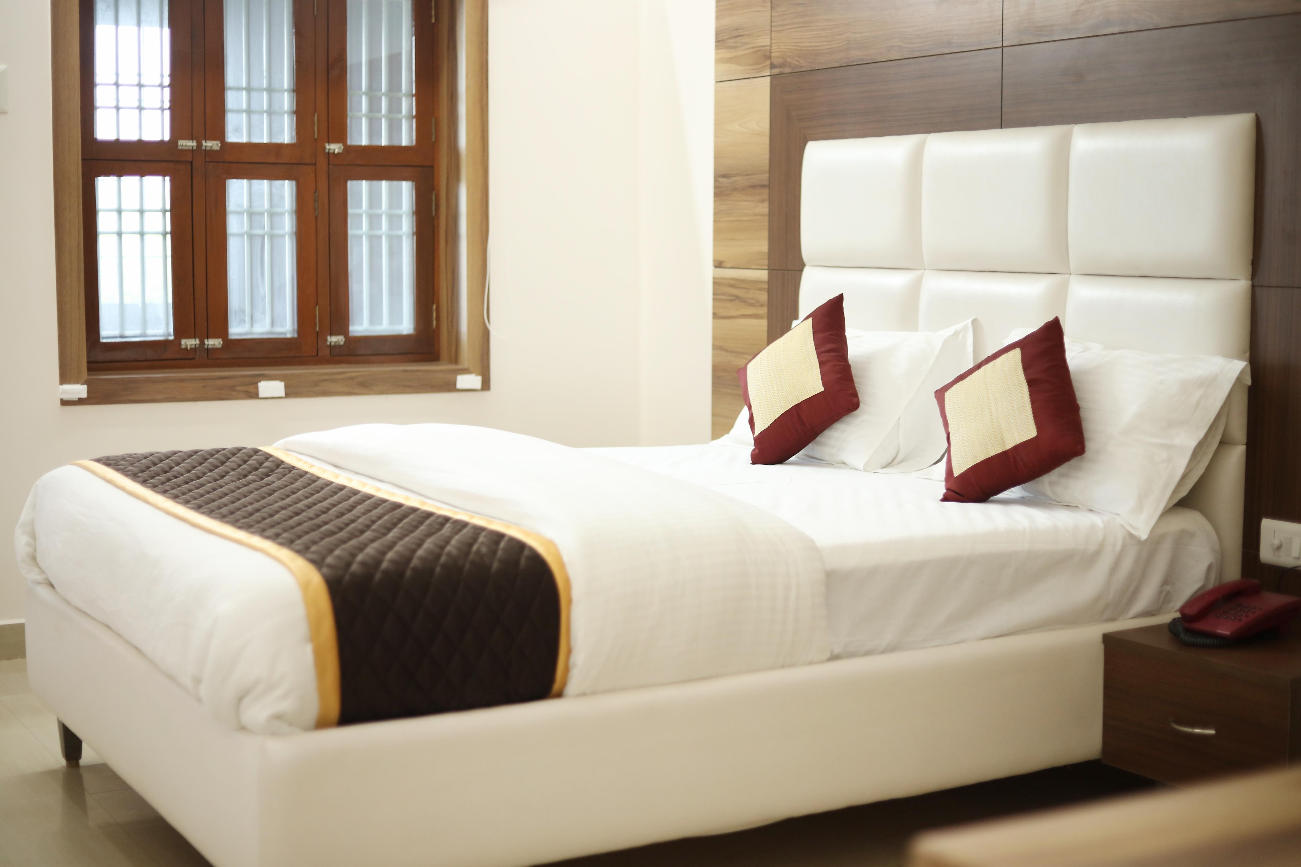 JAYAPRIYA HOTEL VADALUR - Tap to explore photos