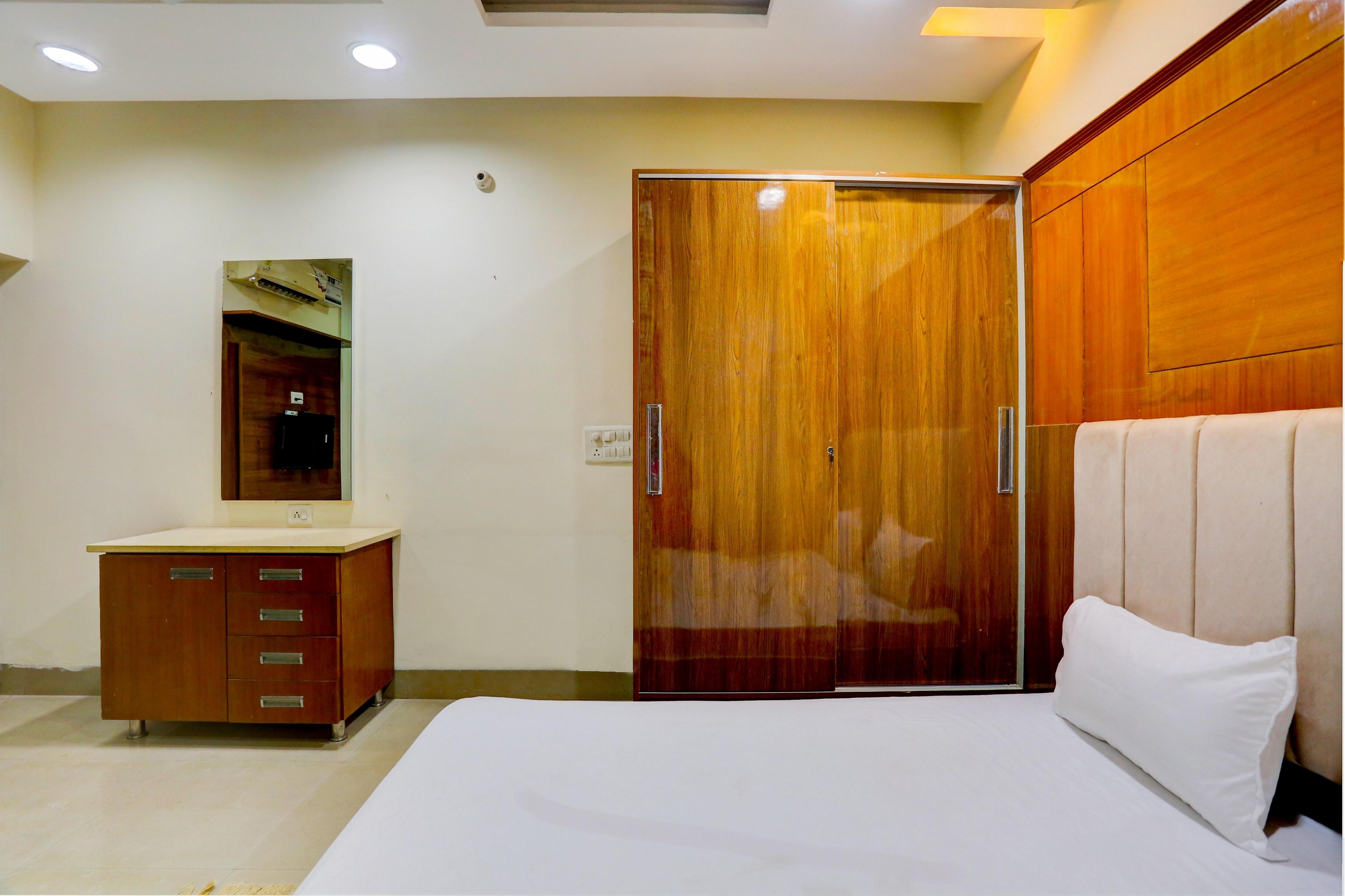 Hotel O R- Galaxy Guest House - Tap to explore photos