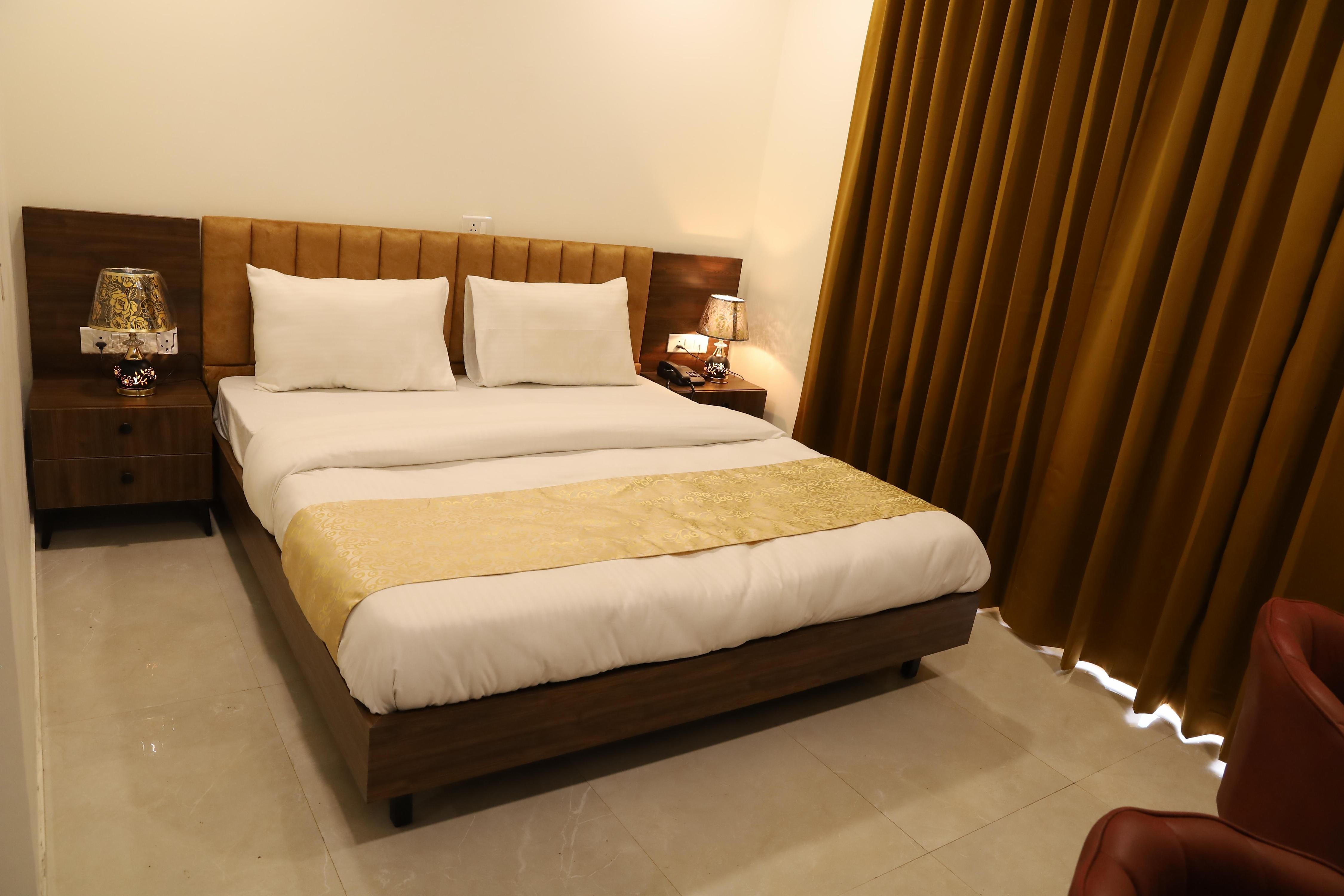 Hotel Jairose Palace - Tap to explore photos